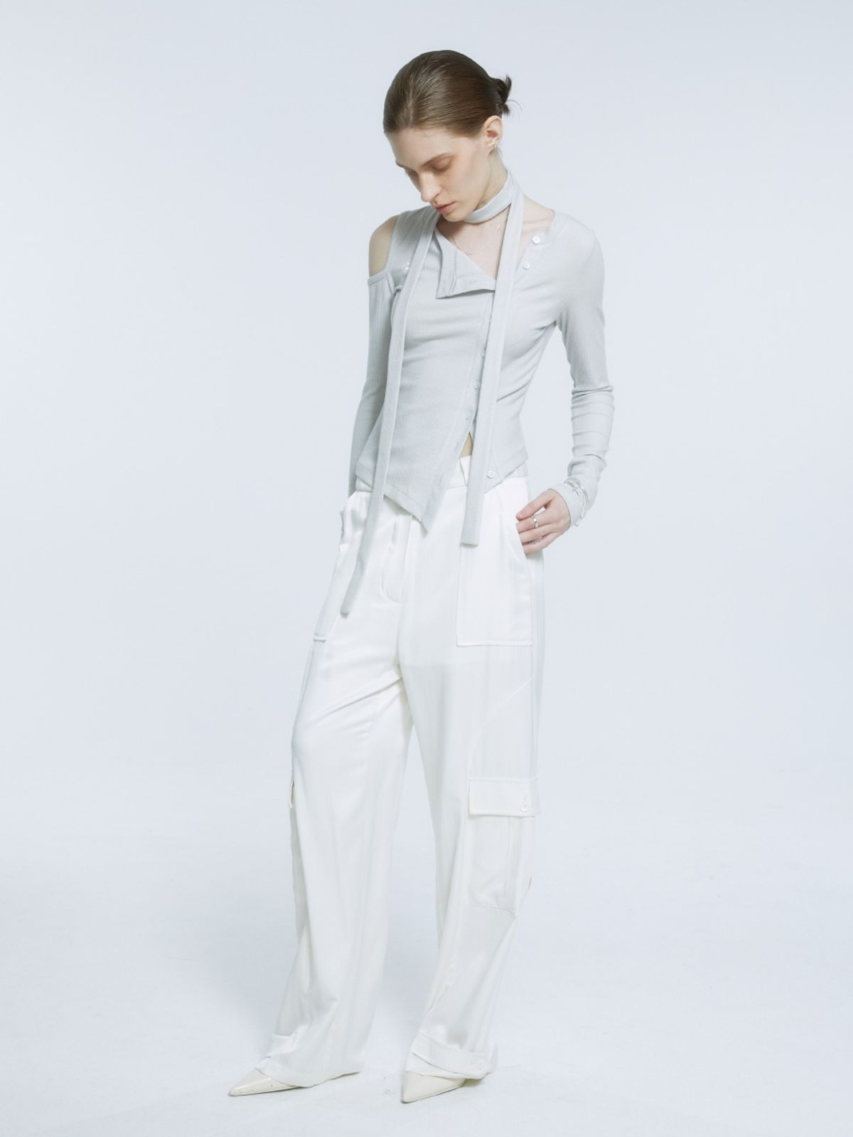 뮤제(MUSEE) VIENNE Unbalanced Cut-Out Detail Knitted Cardigan_Gray