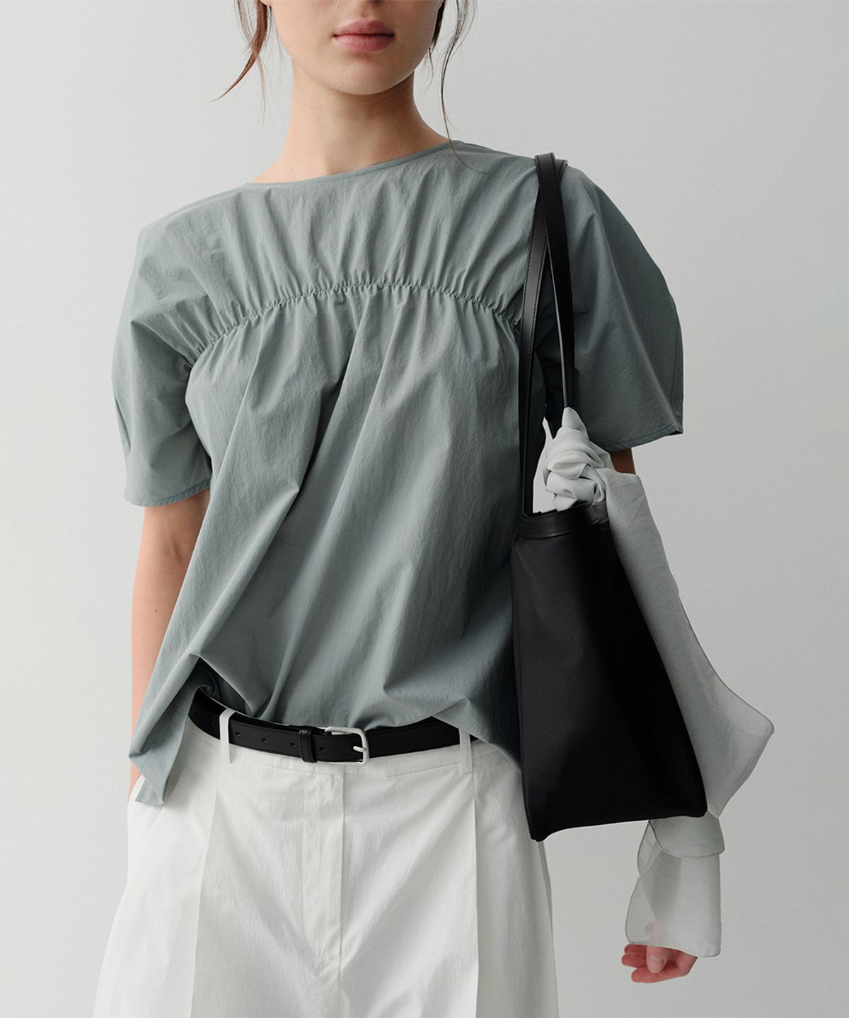 이아(EAAH) SHIRRING BLOUSE (GREYBLUE)