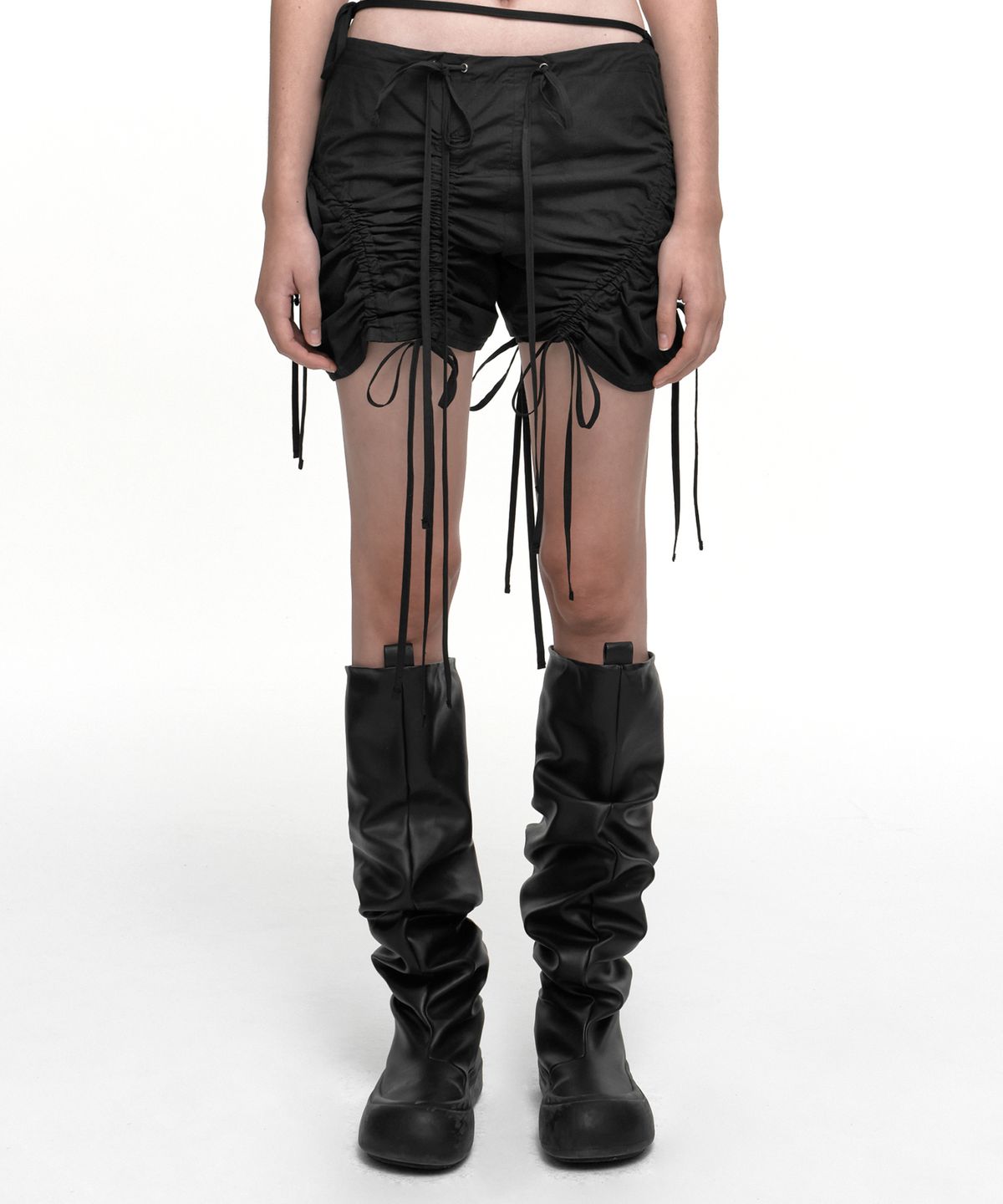 나체(NACHE) STRAP SHIRRING SHORTS DUSTY PINK