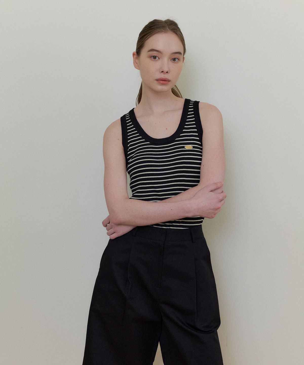 더페니(THE PENNY) STRIPE SLEEVELESS KNIT - Black