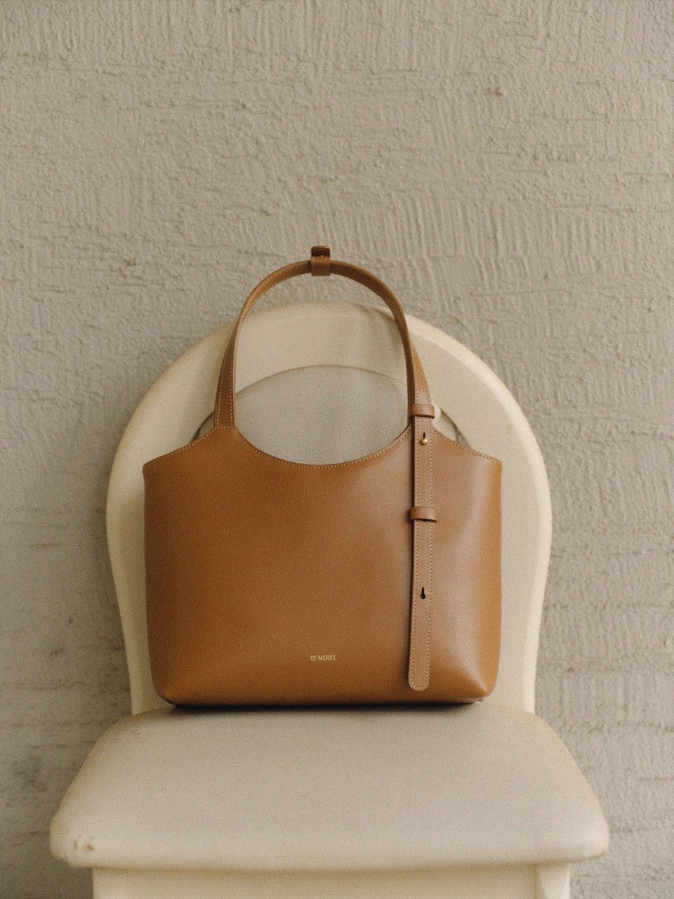 MUSINSA | DEMERIEL 90 Veneta bag Small Soft Brown