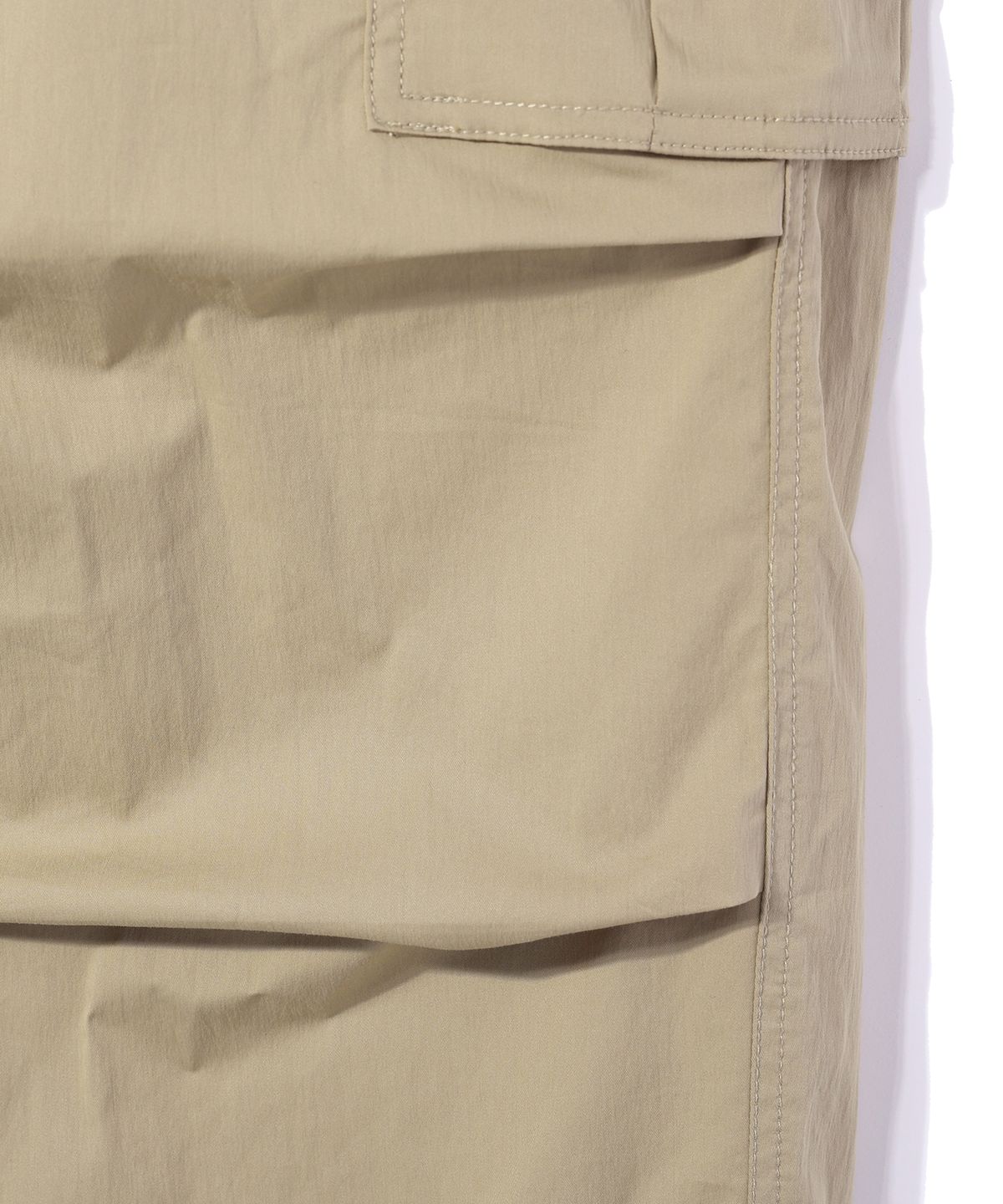 디스트나인(DISTN9NE) 와이드 파라슈트 로고 카고 팬츠 BEIGE (LO3PU724-005)