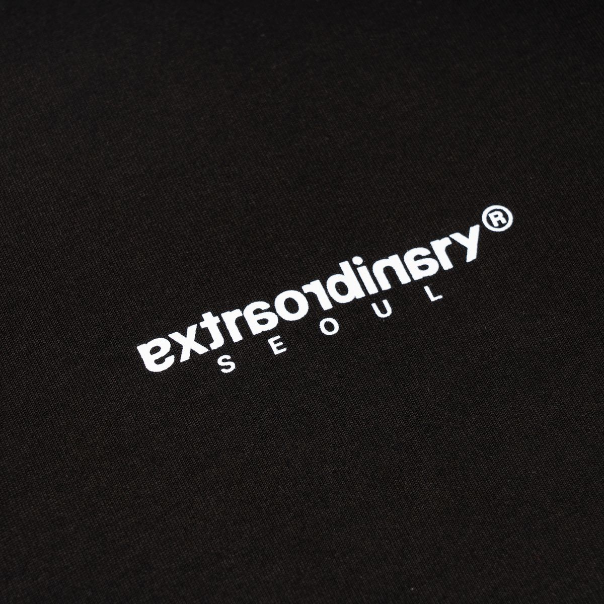 엑스트라오디너리(EXTRAORDINARY) 헤비코튼  BASIC SMALL LOGO TEE   BLACK