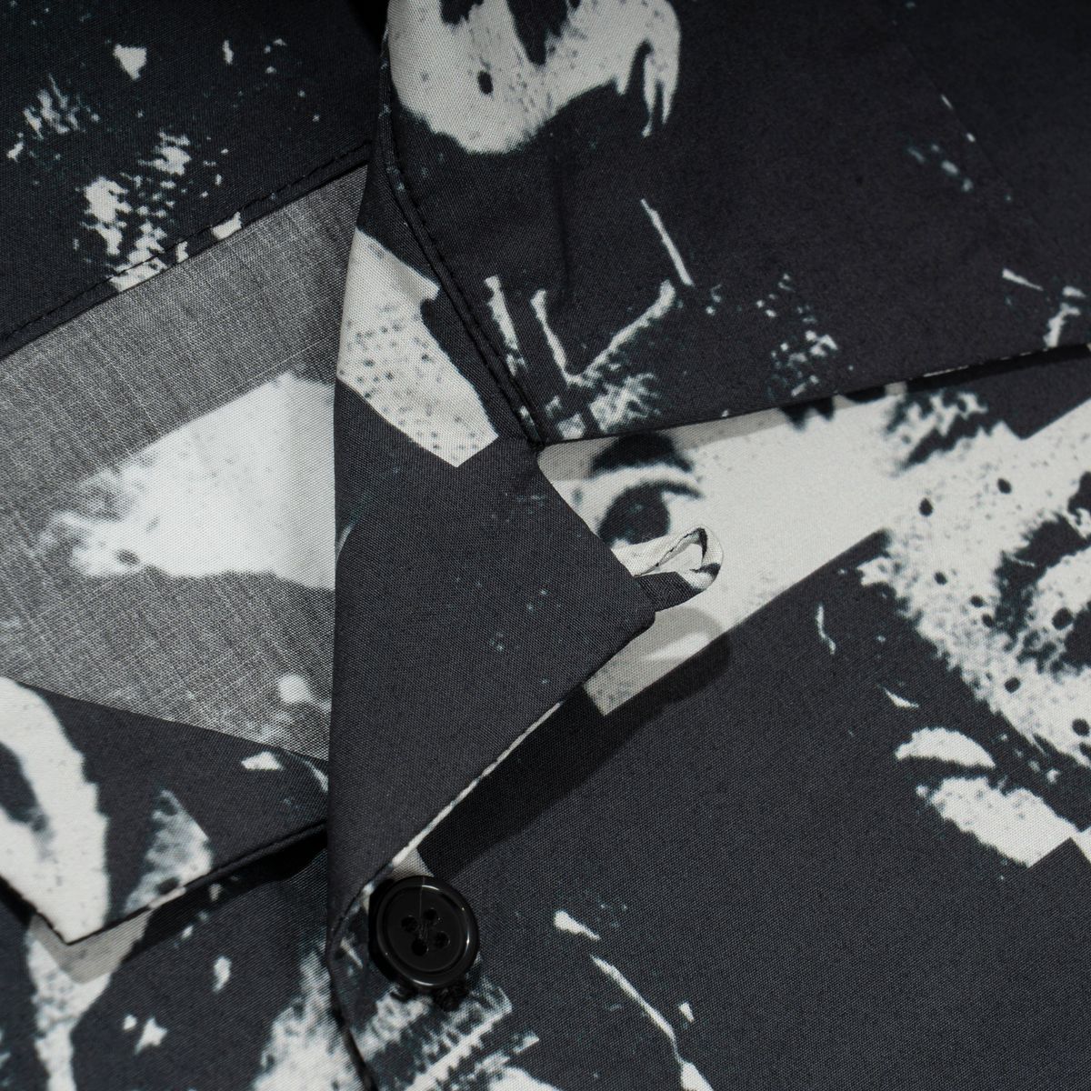 엑스트라오디너리(EXTRAORDINARY) EYES SHIRT   BLACK