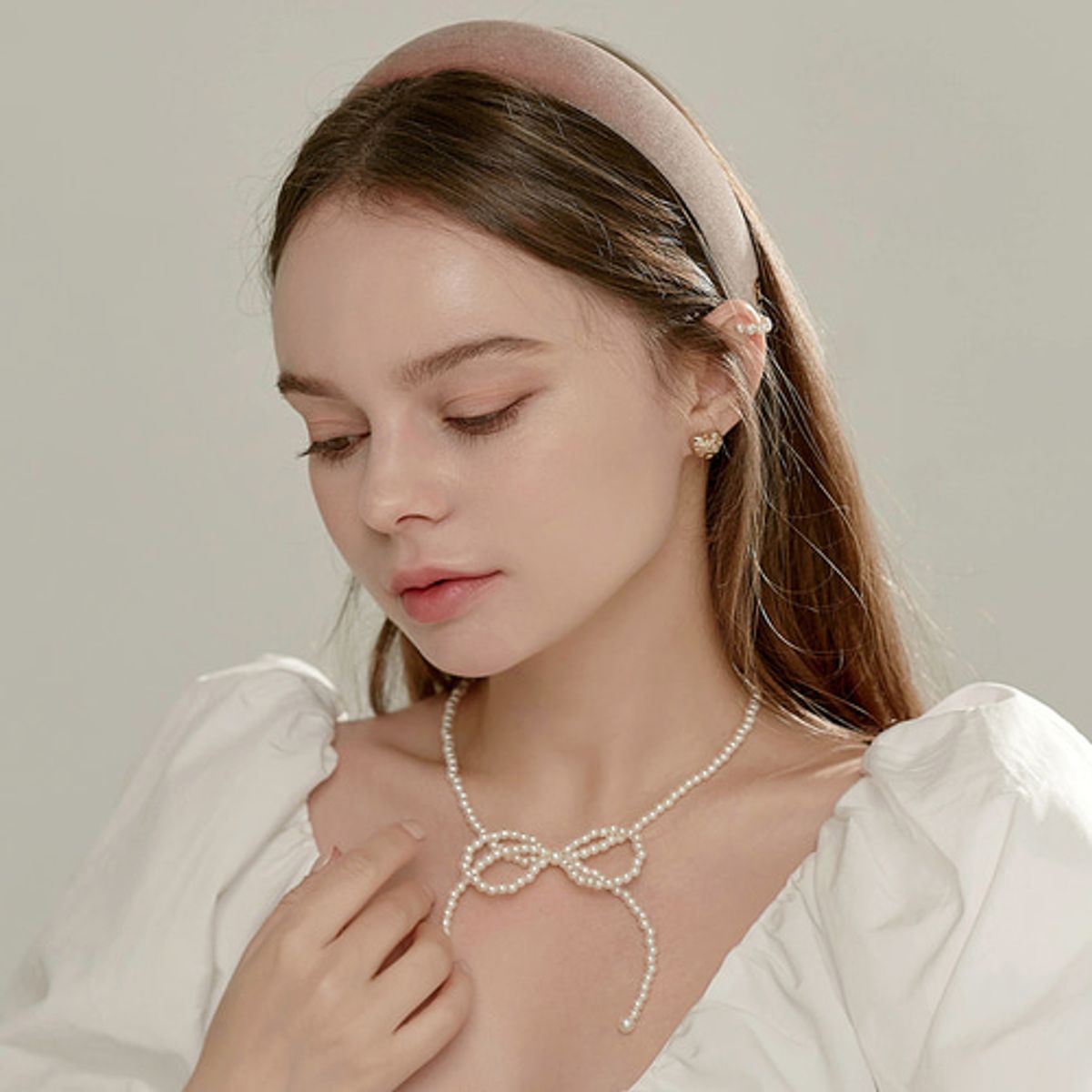 베스티(BESTY) 발롱 진주 리본 목걸이 (Ballon Pearl Ribbon Necklace)