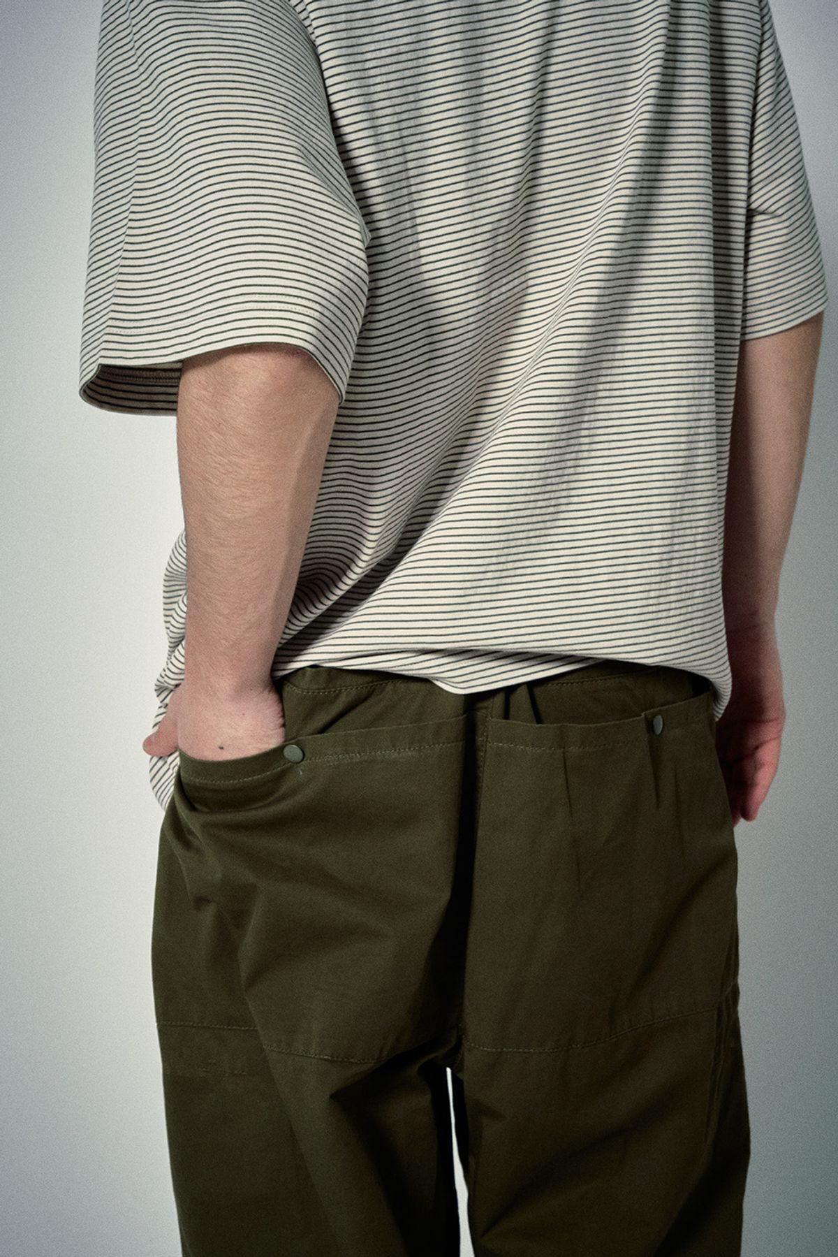 히즈핸더(HISHANDER) MULTI POCKET WIDE PANTS [Olive]