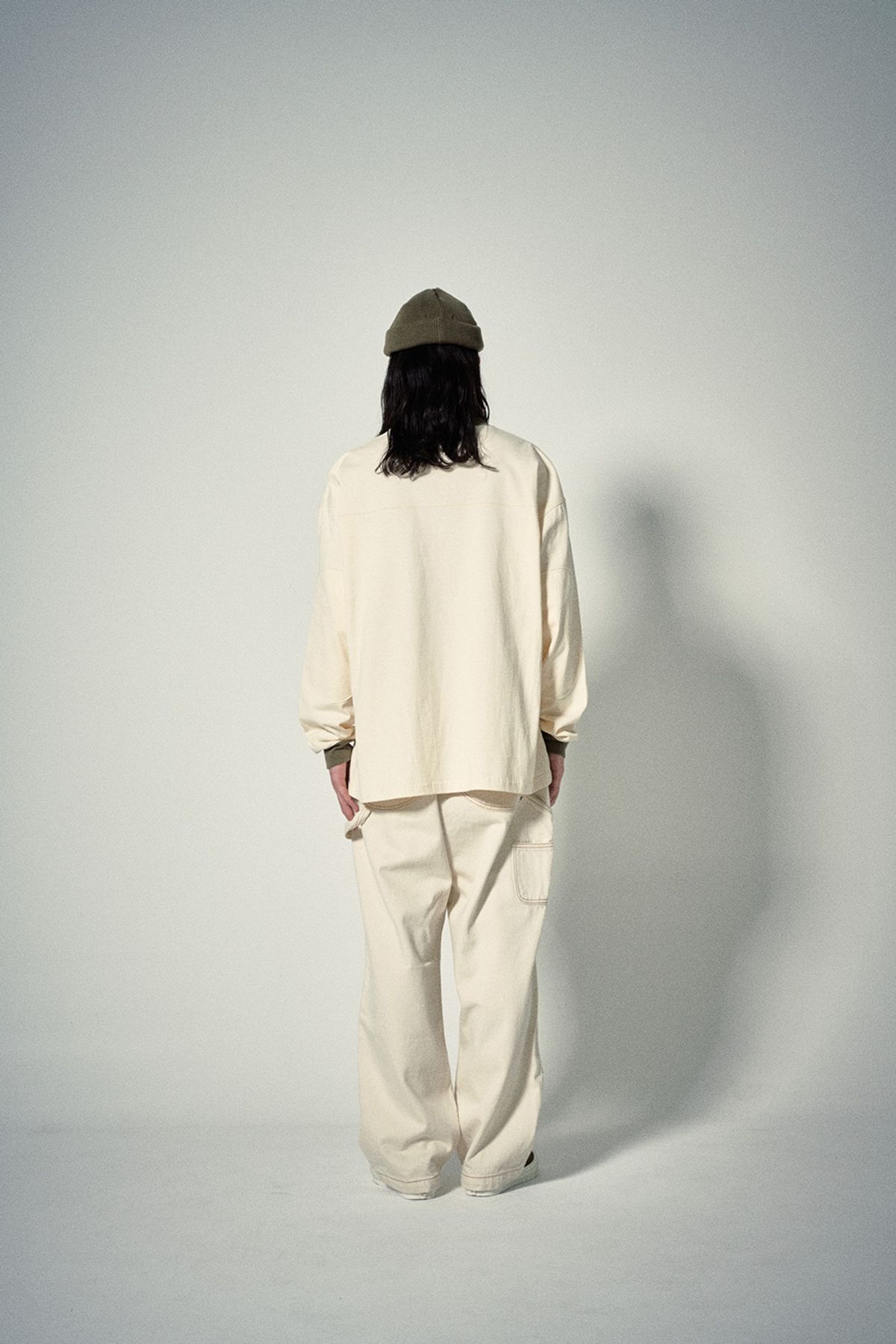 히즈핸더(HISHANDER) ROUND PATCH LONG SLEEVE T-SHIRTS [Ecru / Olive]