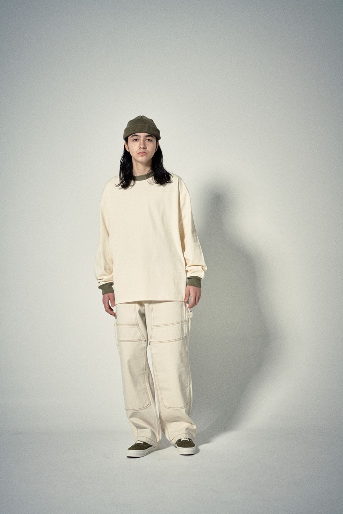 히즈핸더(HISHANDER) ROUND PATCH LONG SLEEVE T-SHIRTS [Ecru / Olive]