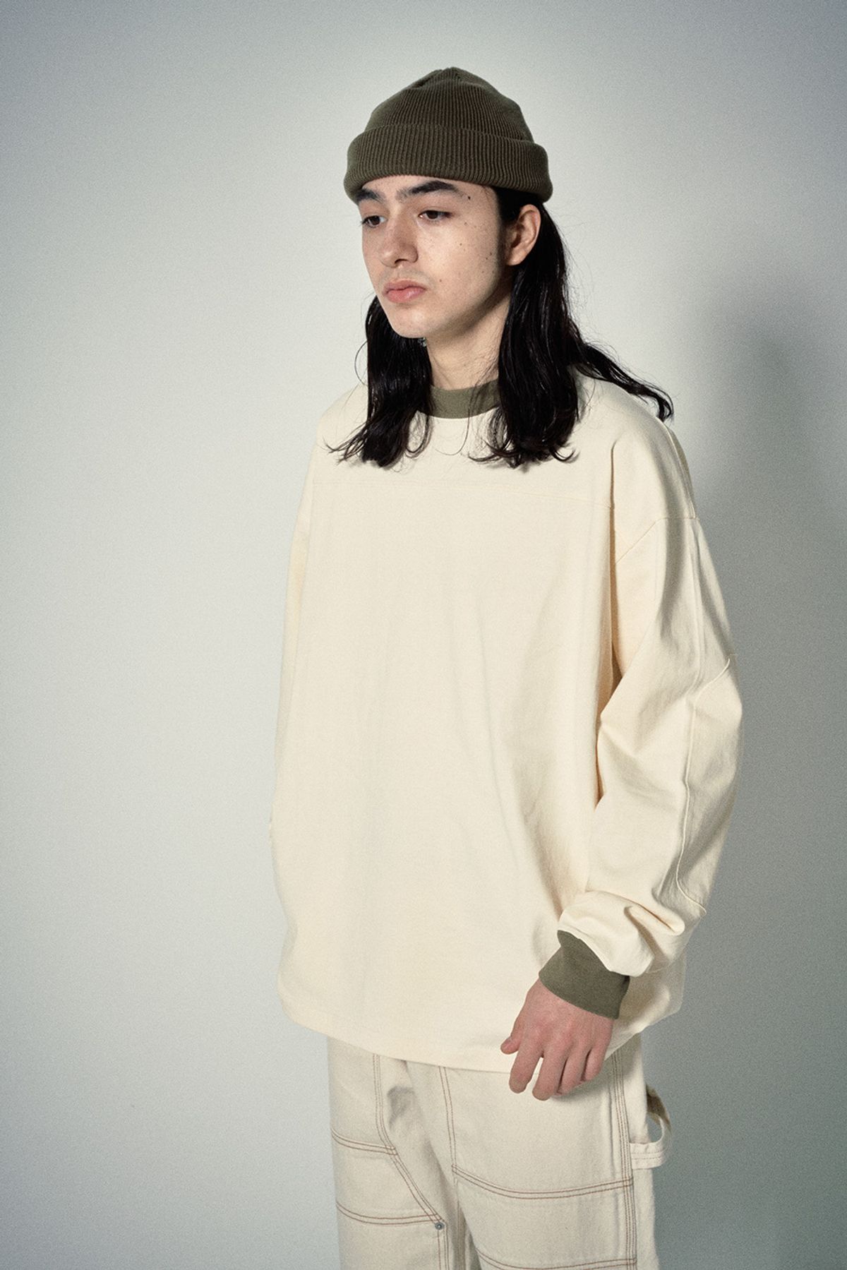 히즈핸더(HISHANDER) ROUND PATCH LONG SLEEVE T-SHIRTS [Ecru / Olive]