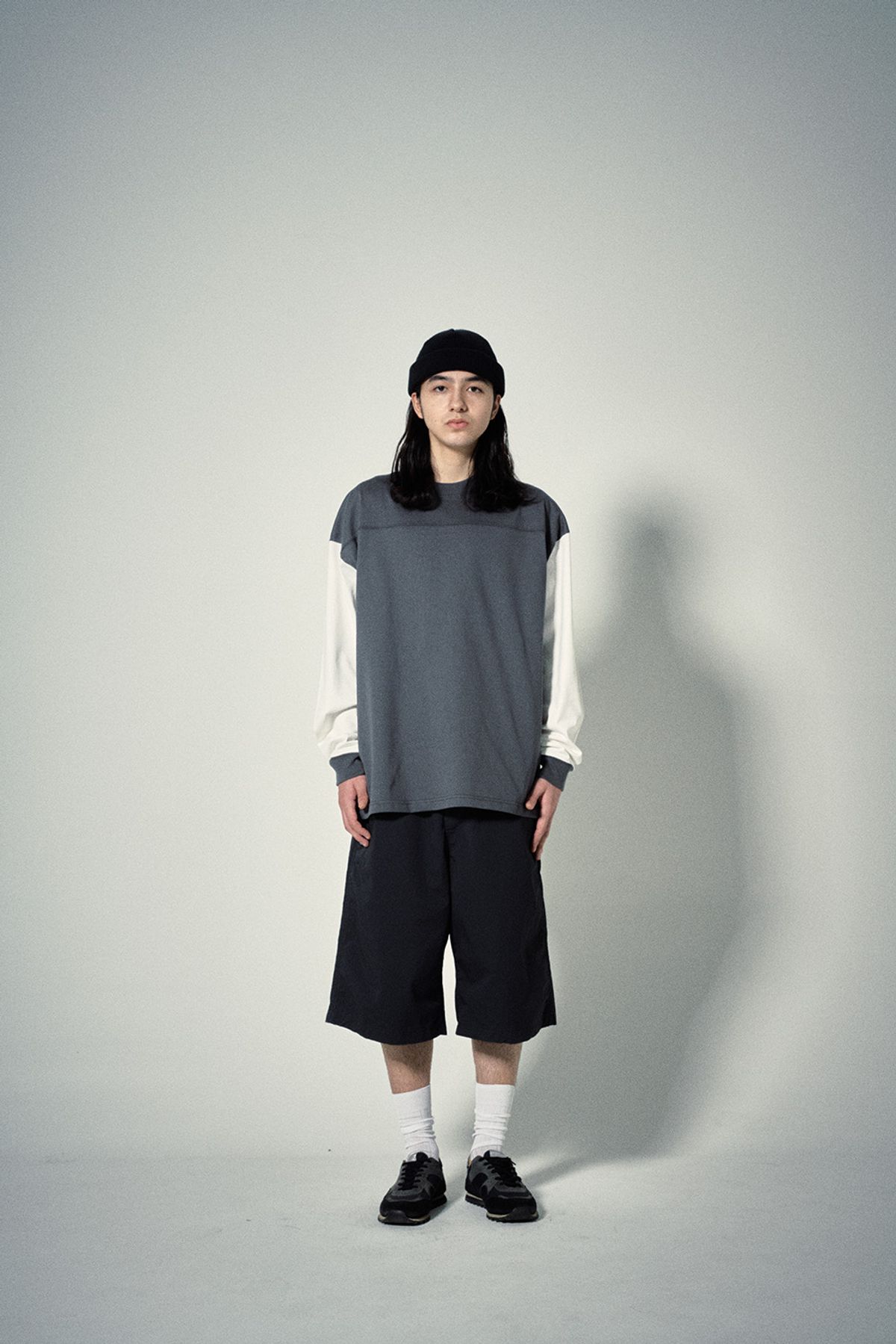 히즈핸더(HISHANDER) ROUND PATCH LONG SLEEVE T-SHIRTS [White / Grey]