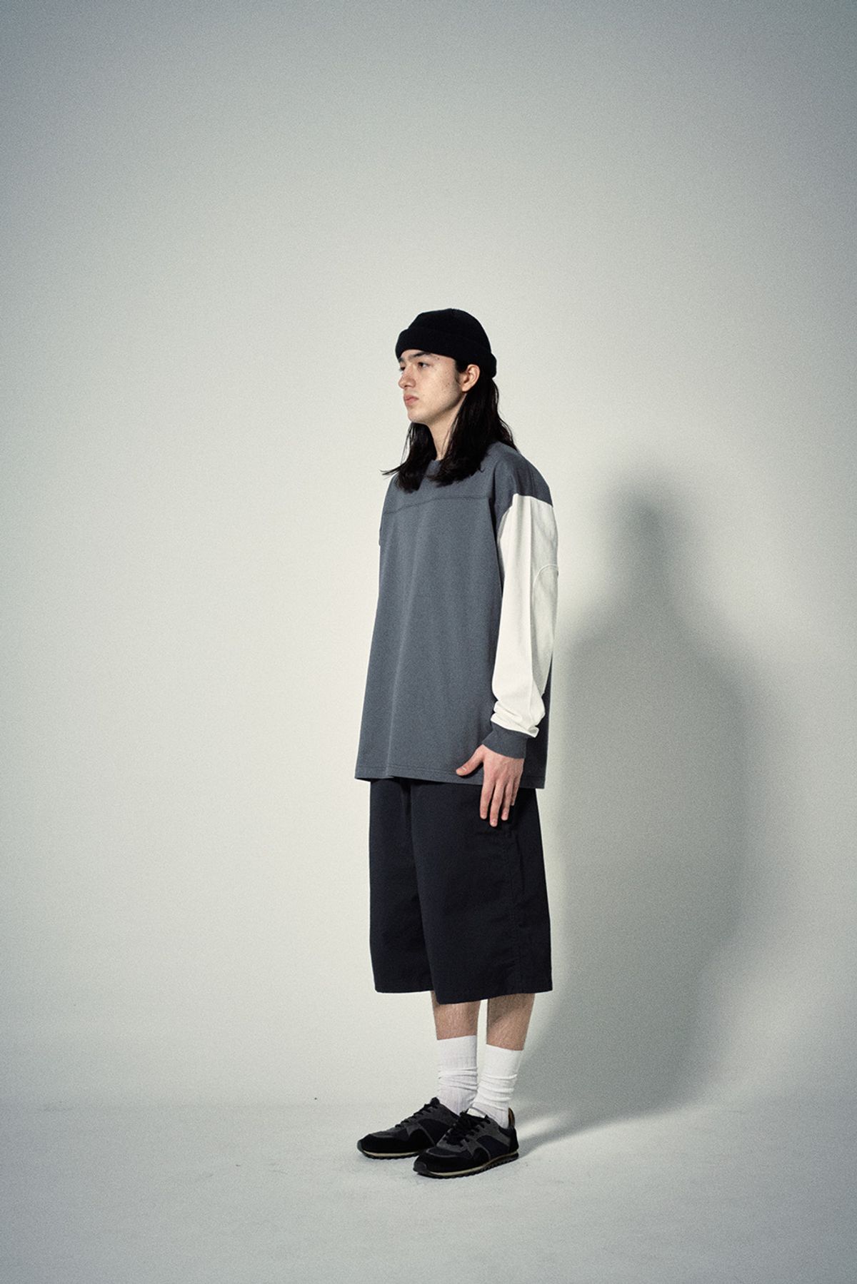히즈핸더(HISHANDER) ROUND PATCH LONG SLEEVE T-SHIRTS [White / Grey]