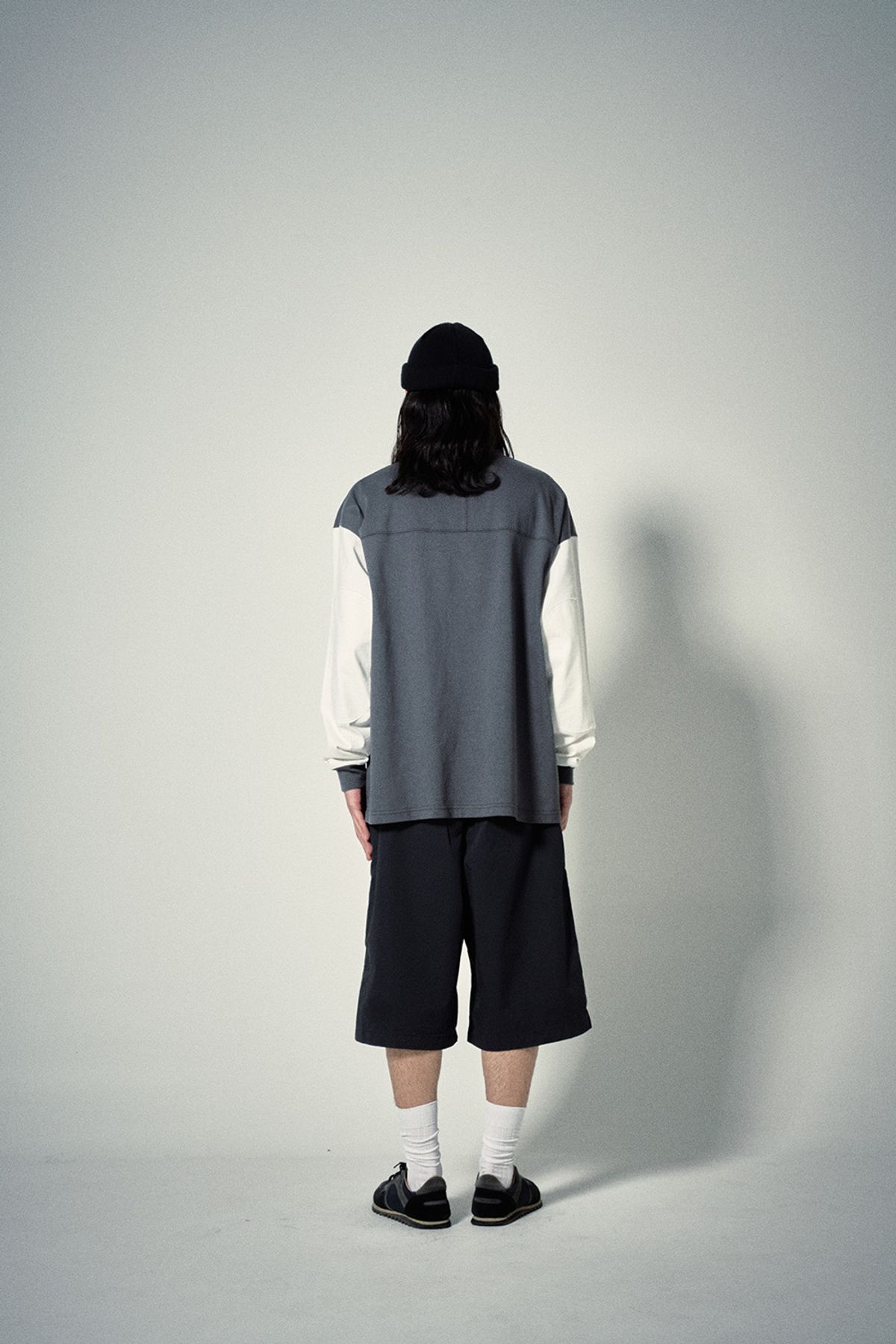 히즈핸더(HISHANDER) ROUND PATCH LONG SLEEVE T-SHIRTS [White / Grey]