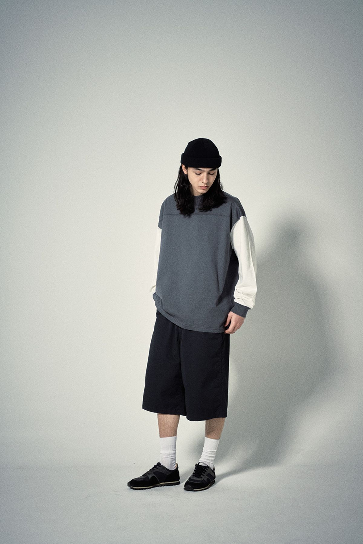 히즈핸더(HISHANDER) ROUND PATCH LONG SLEEVE T-SHIRTS [White / Grey]
