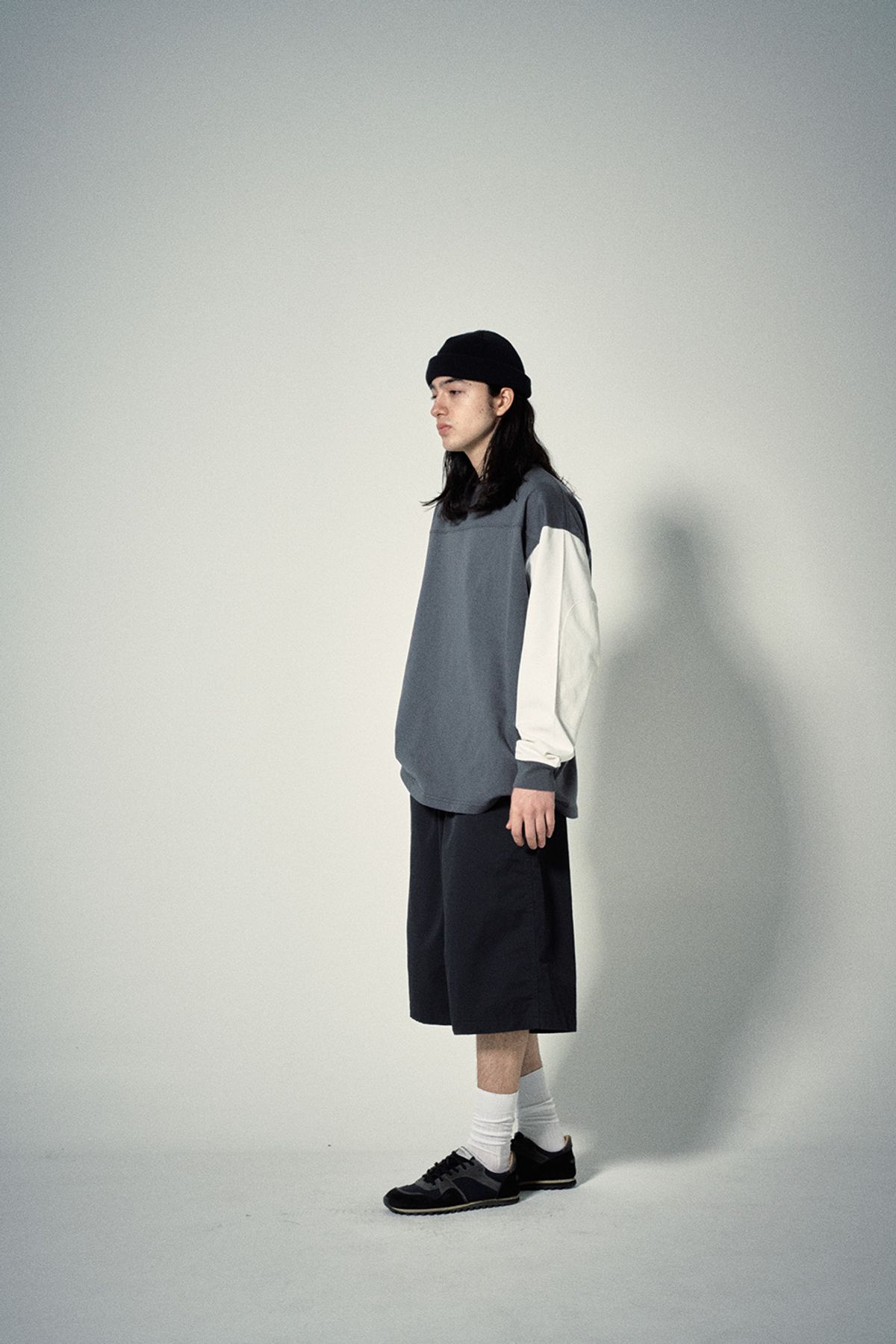 히즈핸더(HISHANDER) ROUND PATCH LONG SLEEVE T-SHIRTS [White / Grey]