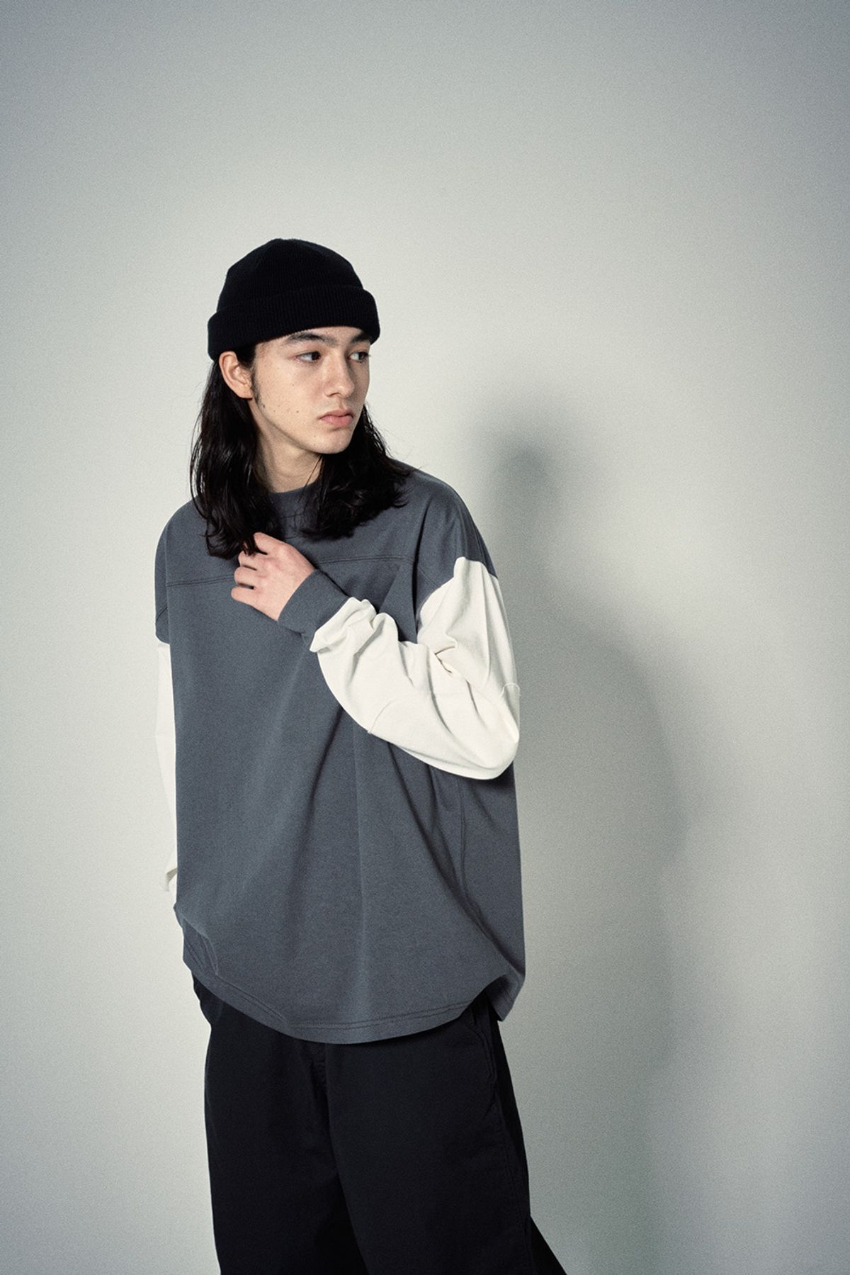 히즈핸더(HISHANDER) ROUND PATCH LONG SLEEVE T-SHIRTS [White / Grey]