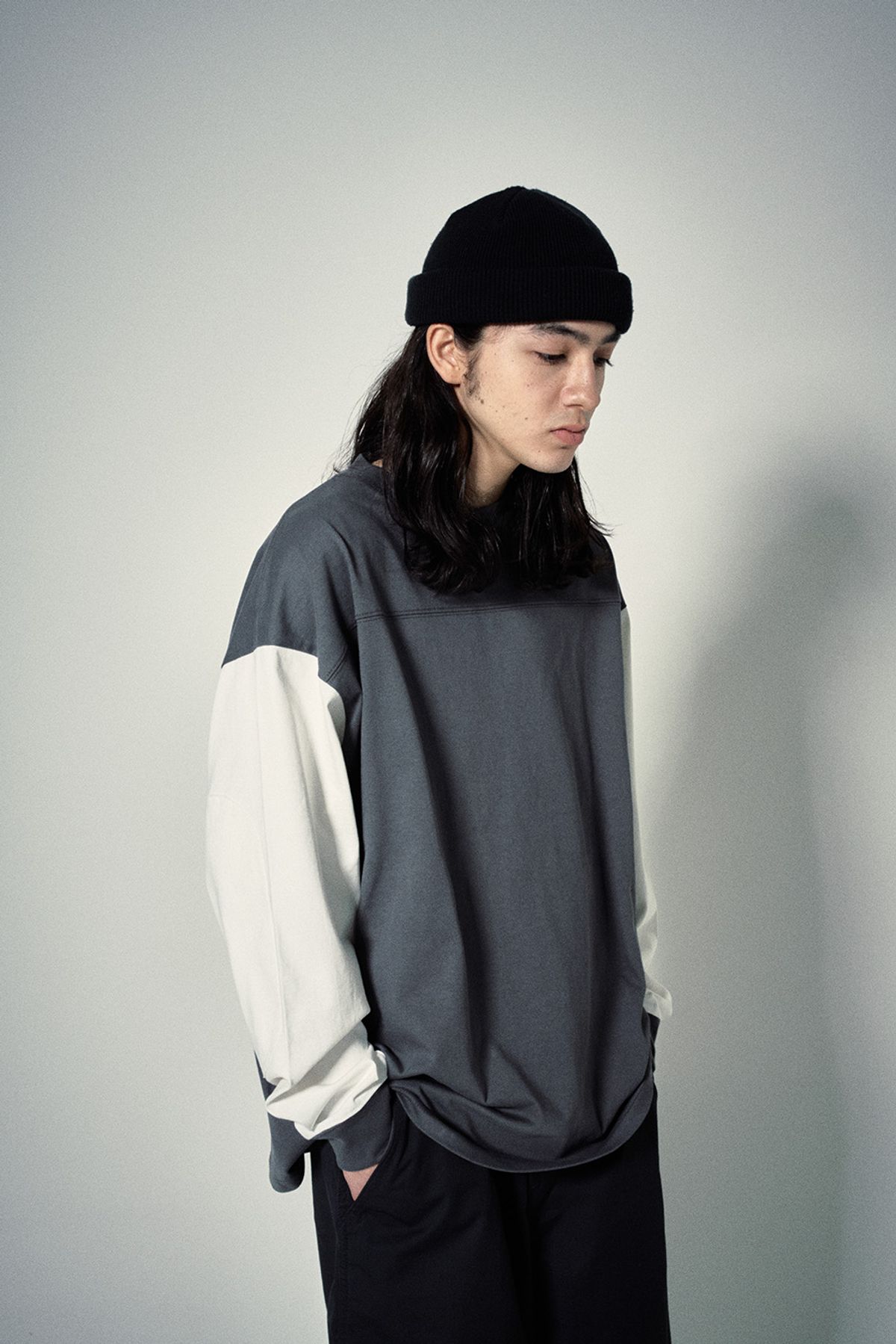 히즈핸더(HISHANDER) ROUND PATCH LONG SLEEVE T-SHIRTS [White / Grey]