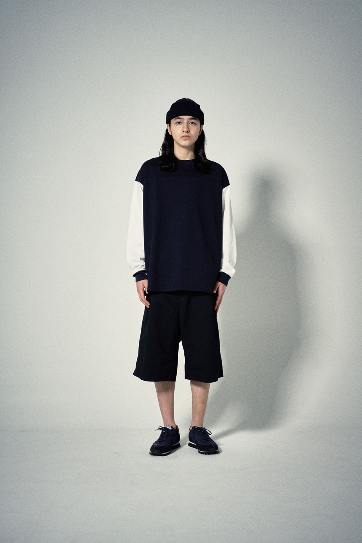 히즈핸더(HISHANDER) ROUND PATCH LONG SLEEVE T-SHIRTS [White / Navy]