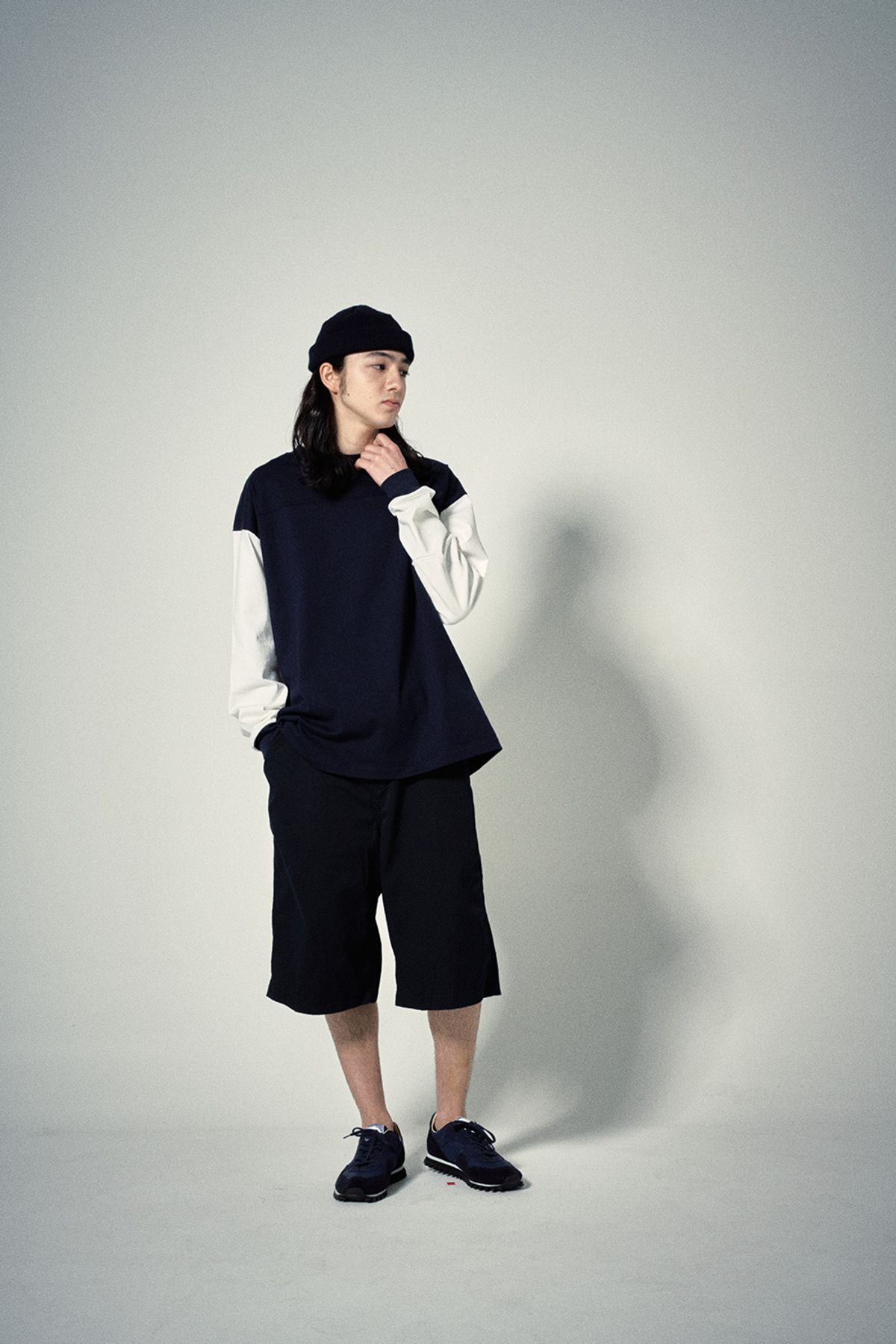 히즈핸더(HISHANDER) ROUND PATCH LONG SLEEVE T-SHIRTS [White / Navy]