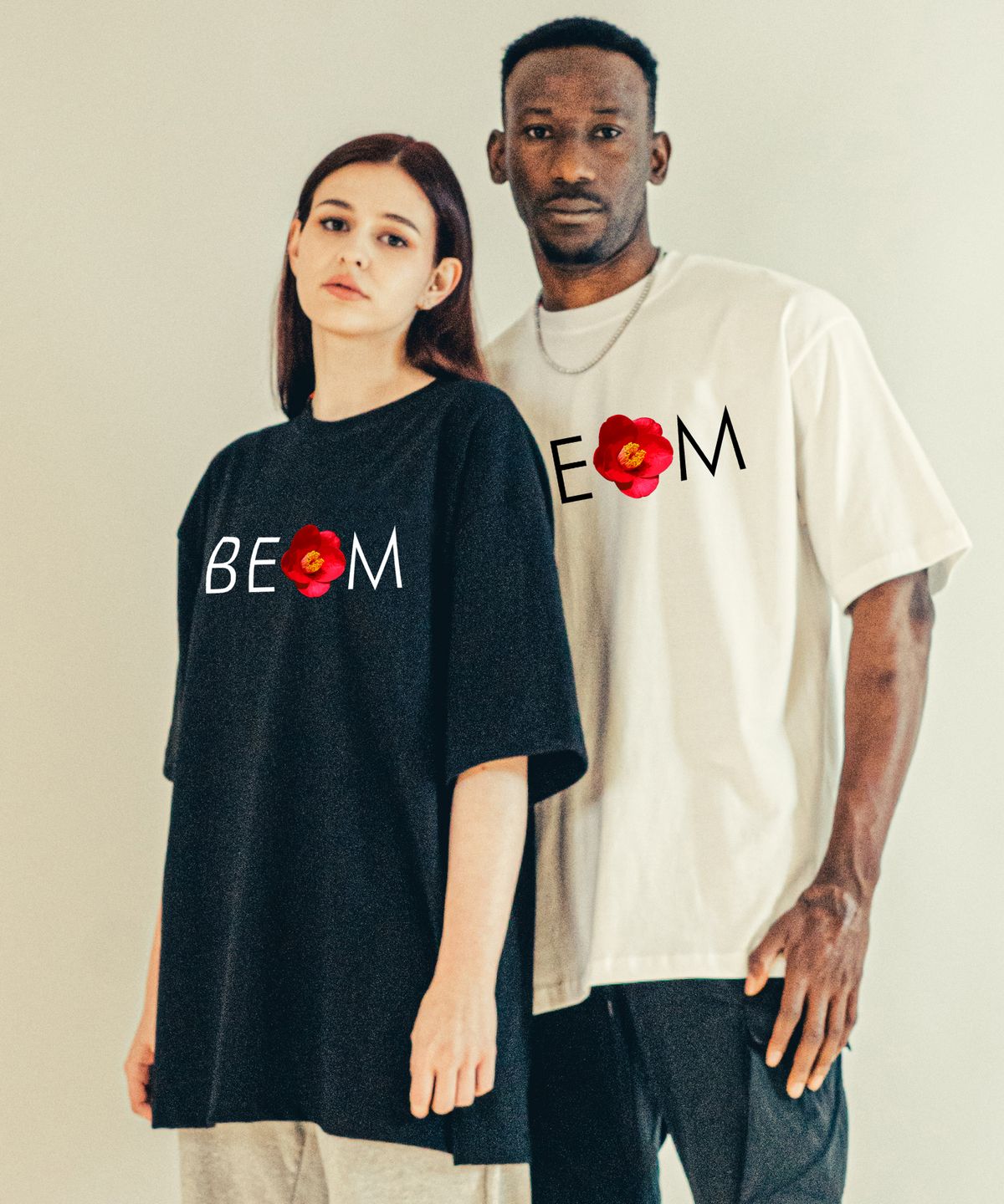 범(BEOM) BEOM 동백로고 오버핏 티셔츠 화이트