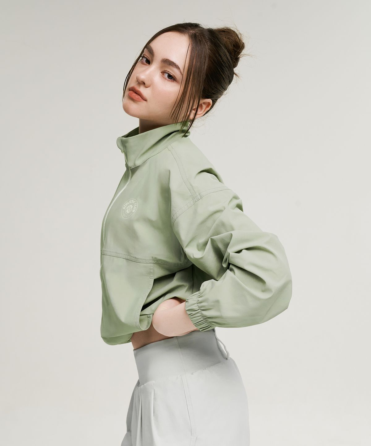 레이지비(LAZYBEE) 쿨터치 에어라이트 크롭 루즈핏 여성 집업 래쉬가드 올리브