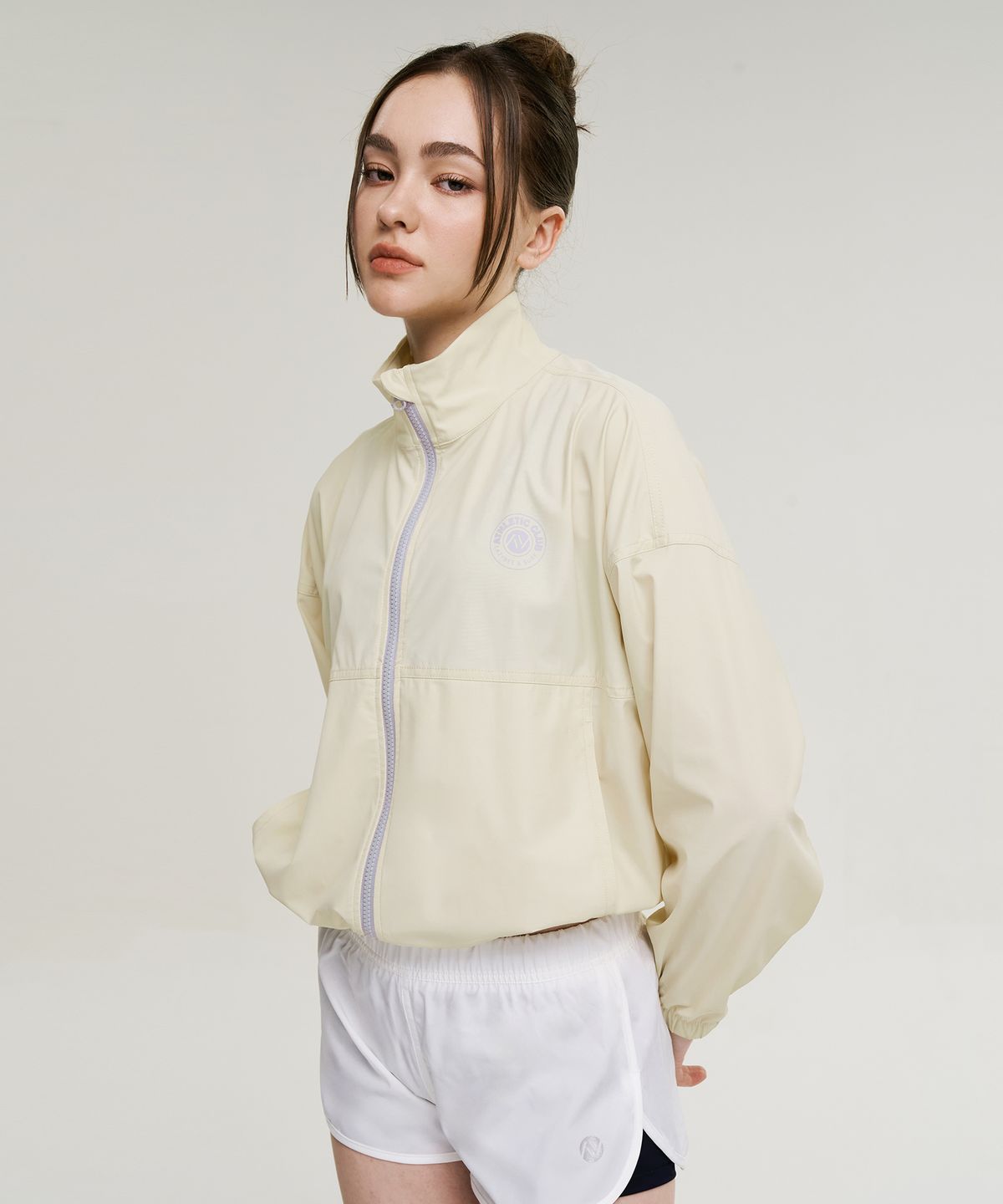 레이지비(LAZYBEE) 쿨터치 에어라이트 크롭 루즈핏 여성 집업 래쉬가드 크림베이지