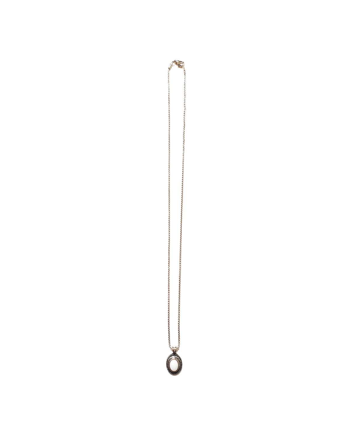바이브(BYBE) STONE PENDANT NECKLACE(WHITE)