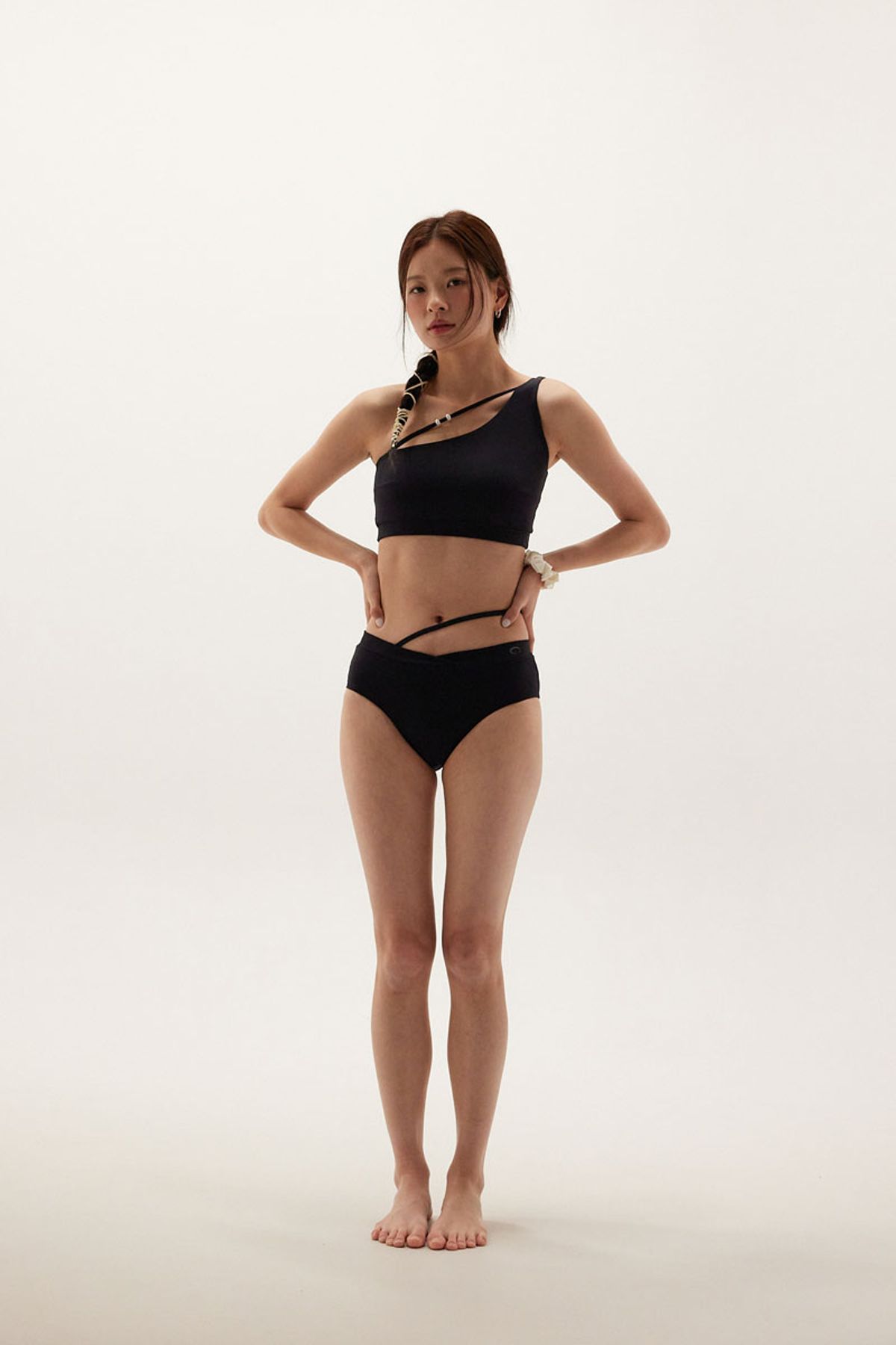 셀렌(SELEN) Flow one shoulder Top_Black