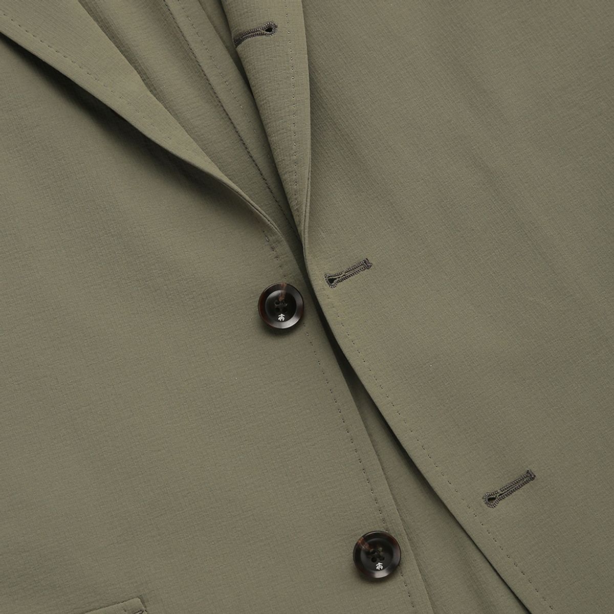 브룩스 브라더스(BROOKS BROTHERS) 리젠트핏 3버튼 색 수트 자켓 (올리브) (BBJSMM4446KES)