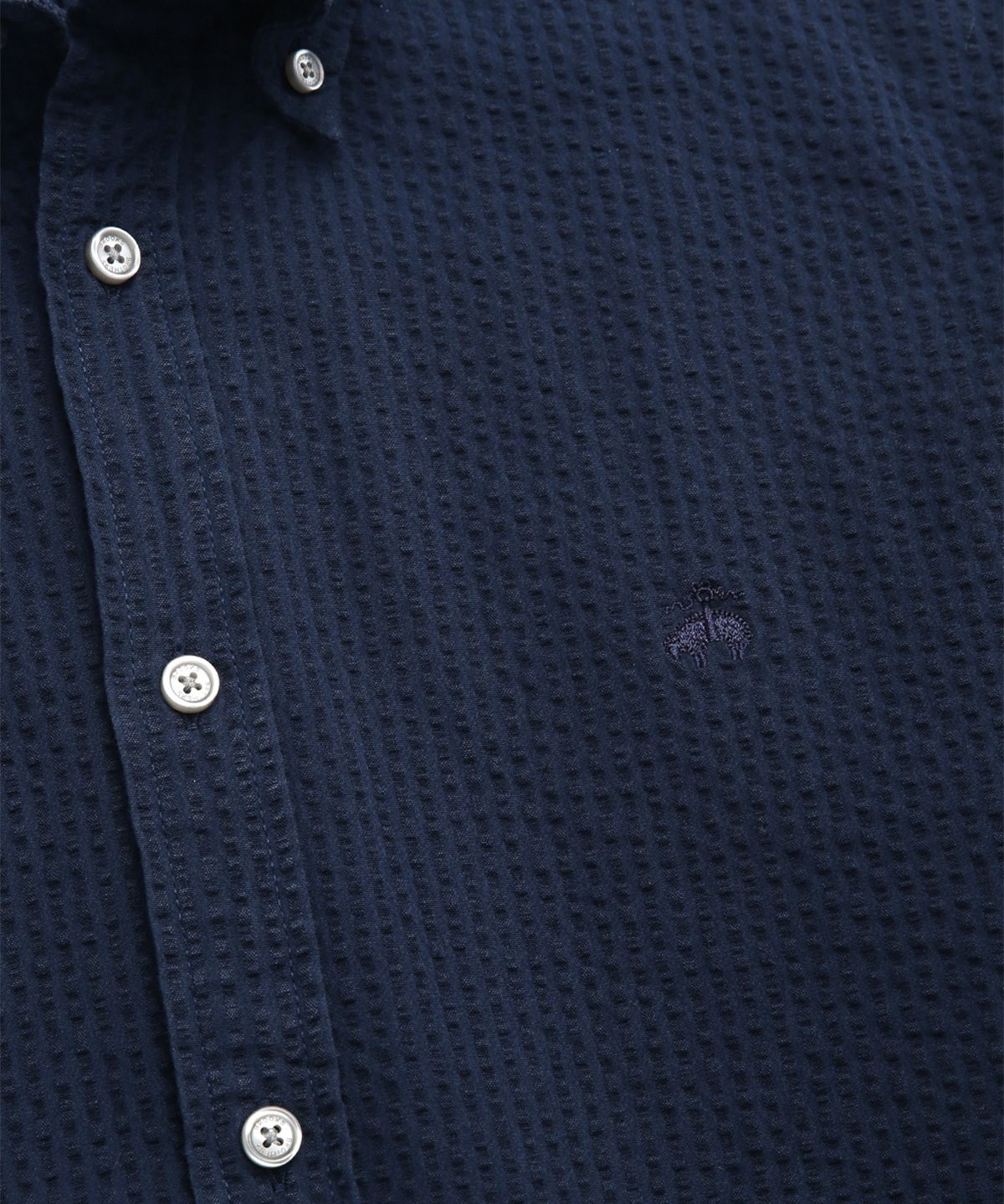 브룩스 브라더스(BROOKS BROTHERS) 레귤러핏 시어서커 솔리드 셔츠 (네이비) (BBTHMM0375QEM)
