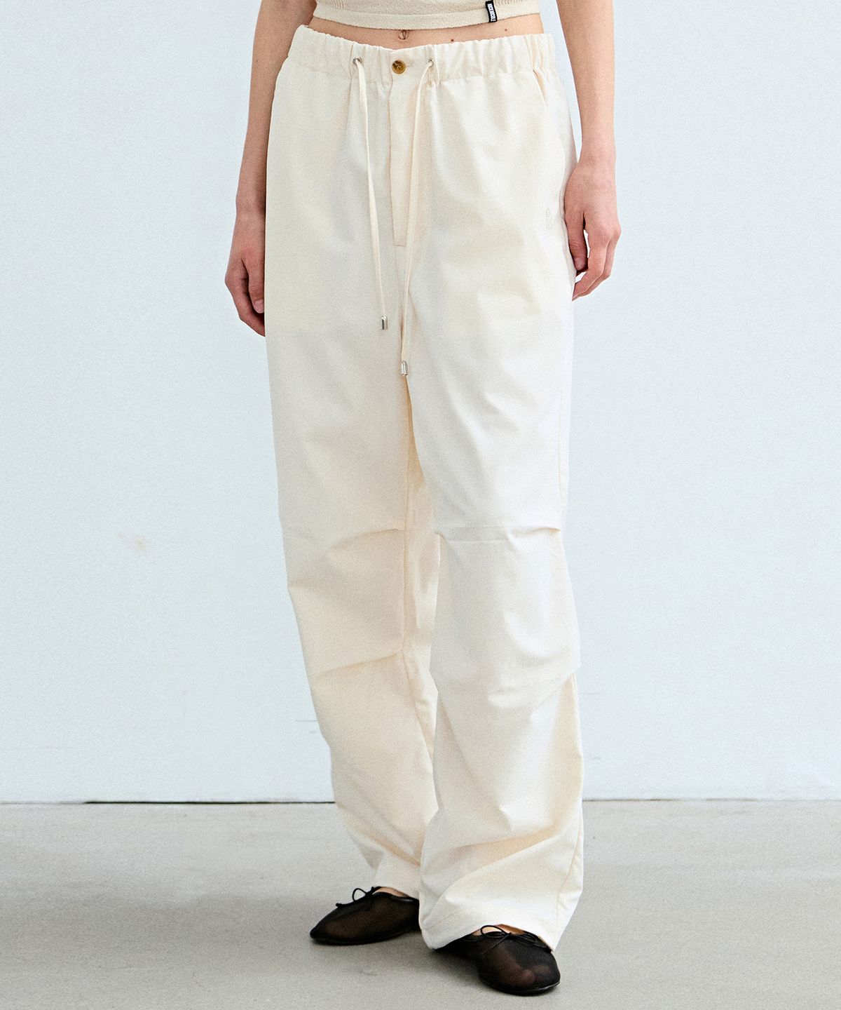 닉앤니콜(NICK&NICOLE) MINIMAL PARACHUTE PANTS_CREAM