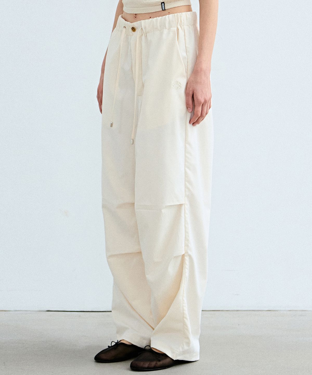닉앤니콜(NICK&NICOLE) MINIMAL PARACHUTE PANTS_CREAM