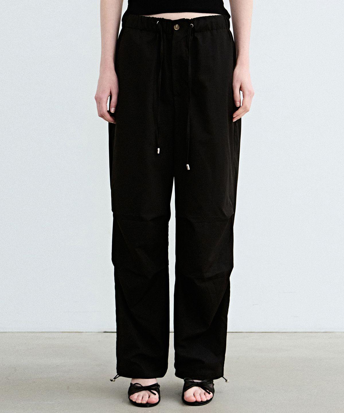 닉앤니콜(NICK&NICOLE) MINIMAL PARACHUTE PANTS_BLACK