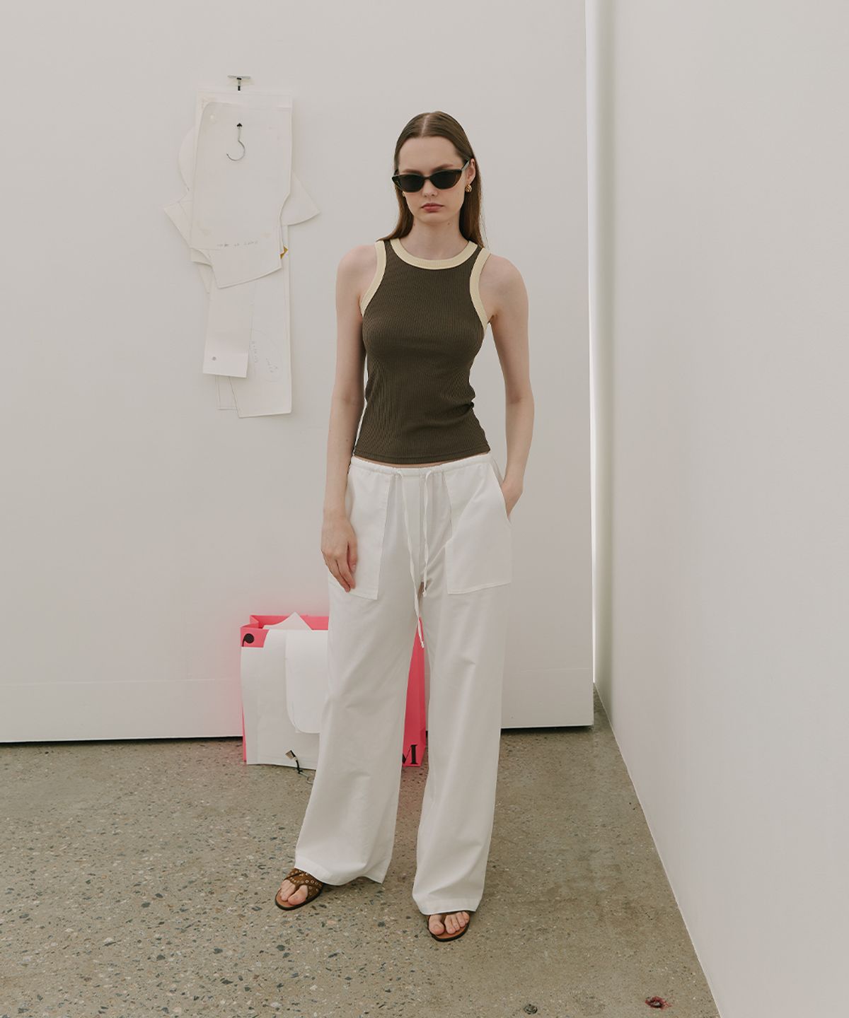 320쇼룸(320SHOWROOM) Ribbed Color-Blocked Sleeveless T Khaki