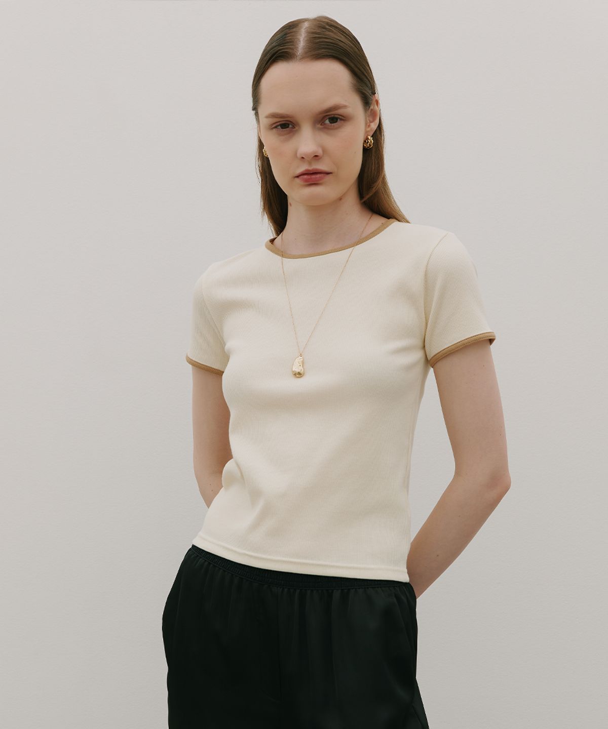 320쇼룸(320SHOWROOM) Ribbed Color-Blocked Short Sleeve T Cream