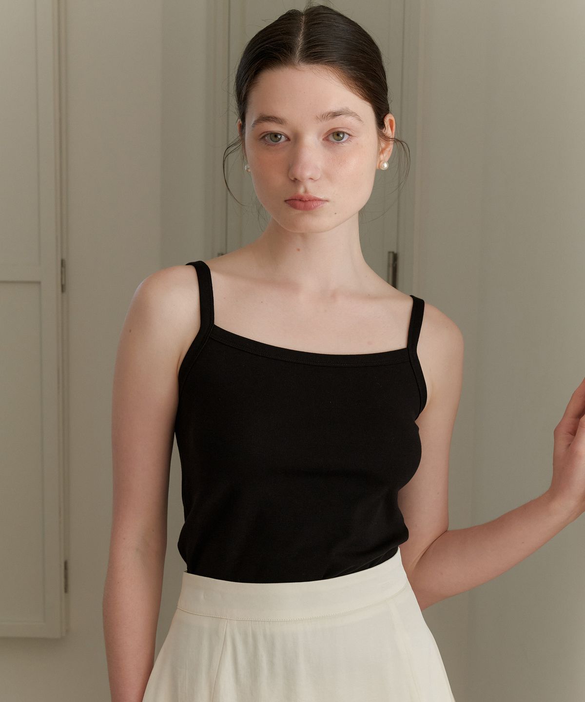 엽페(YUPPE) ESSENTIAL SLEEVELESS_BLACK