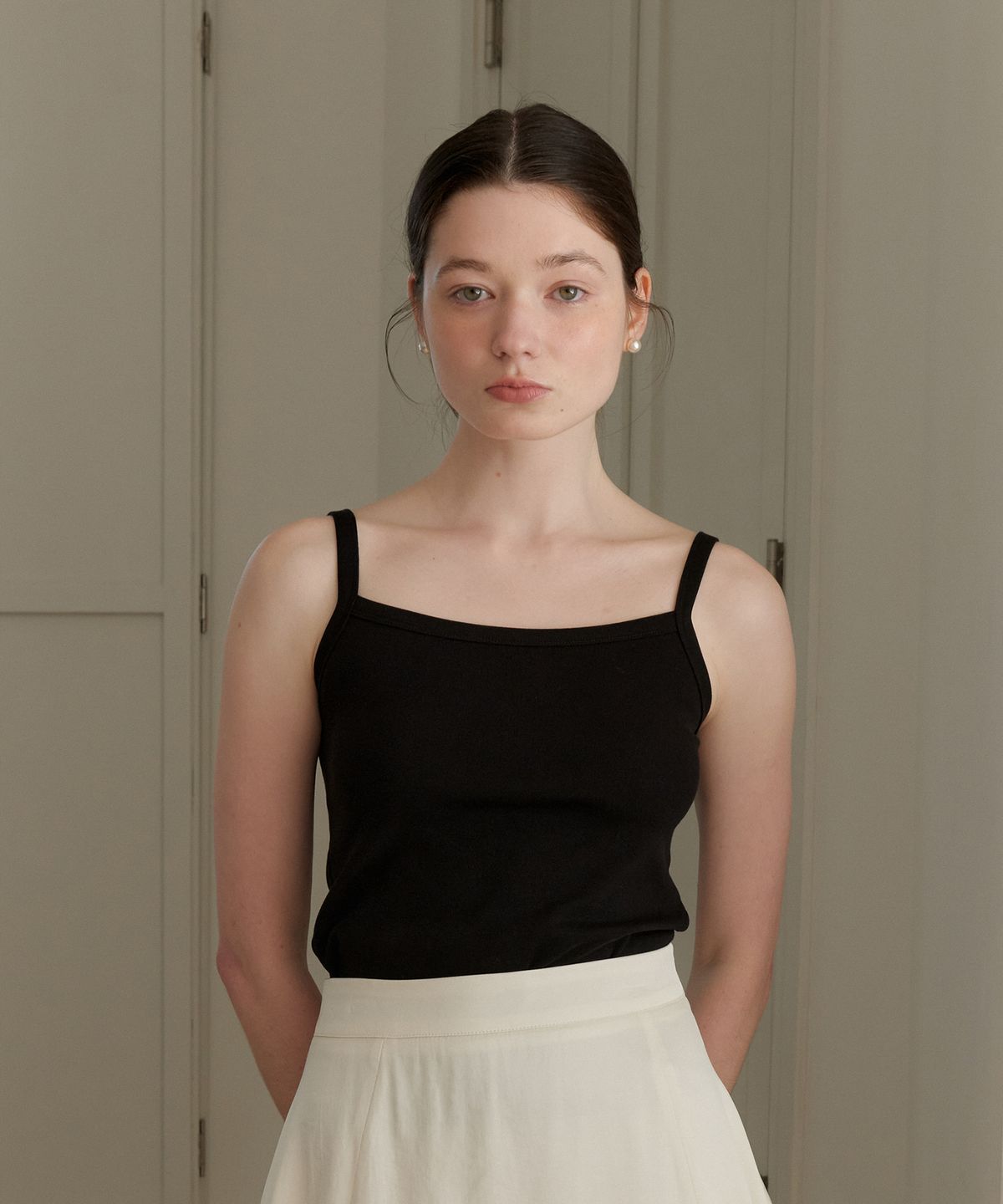 엽페(YUPPE) ESSENTIAL SLEEVELESS_BLACK