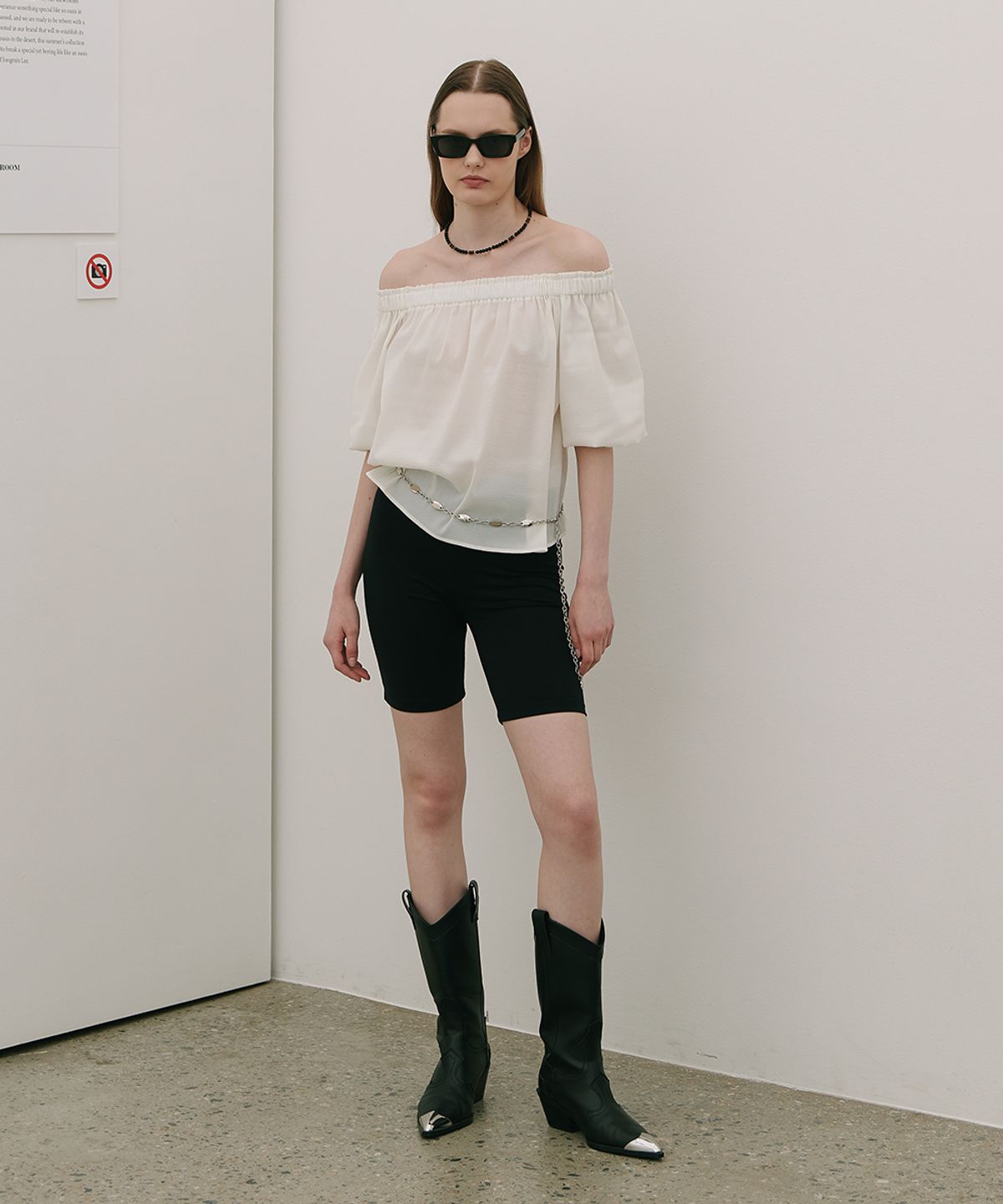 320쇼룸(320SHOWROOM) Off-Shoulder Shirred Blouse White