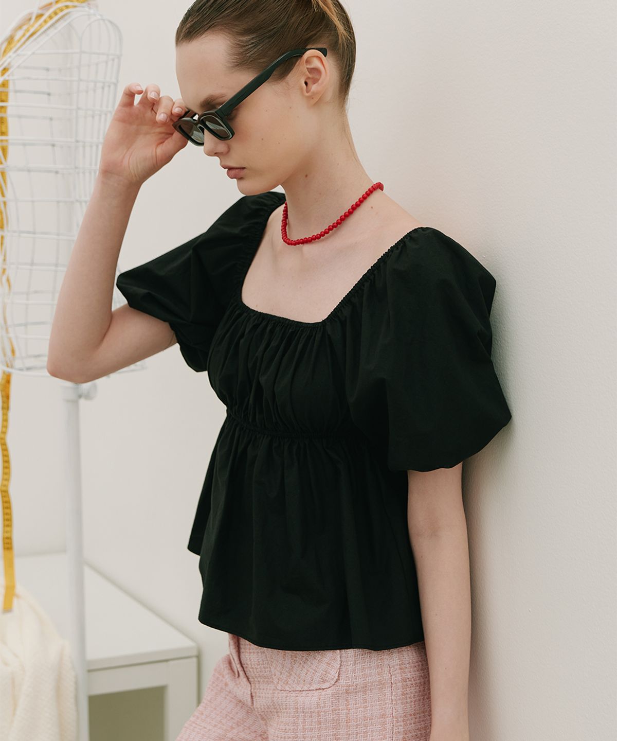 320쇼룸(320SHOWROOM) Two-Way Off-Shoulder Puff Blouse Black