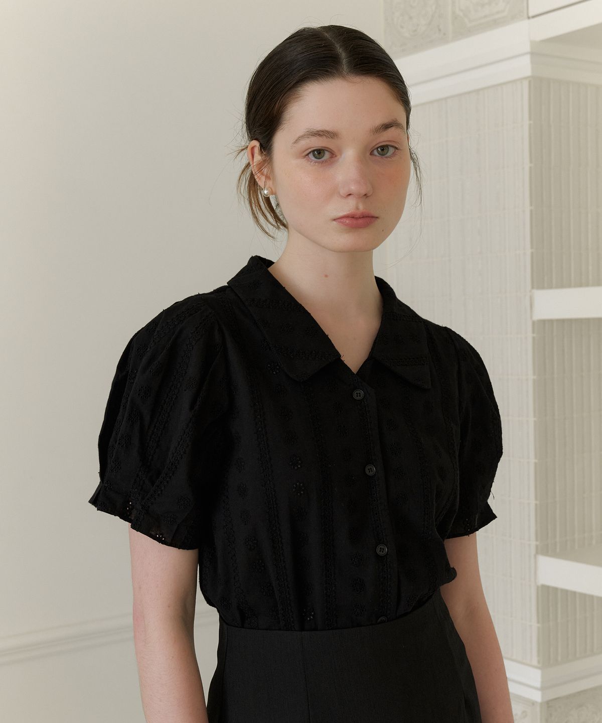 엽페(YUPPE) LACE PUFF SHIRT_BLACK