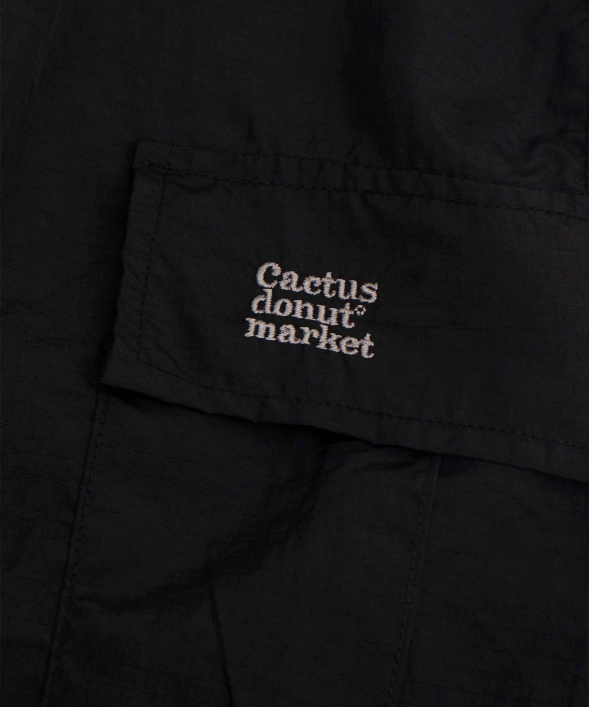 캑터스도넛마켓(CACTUSDONUTMARKET) Nylon Pin-tuck Cargo Pants - Black
