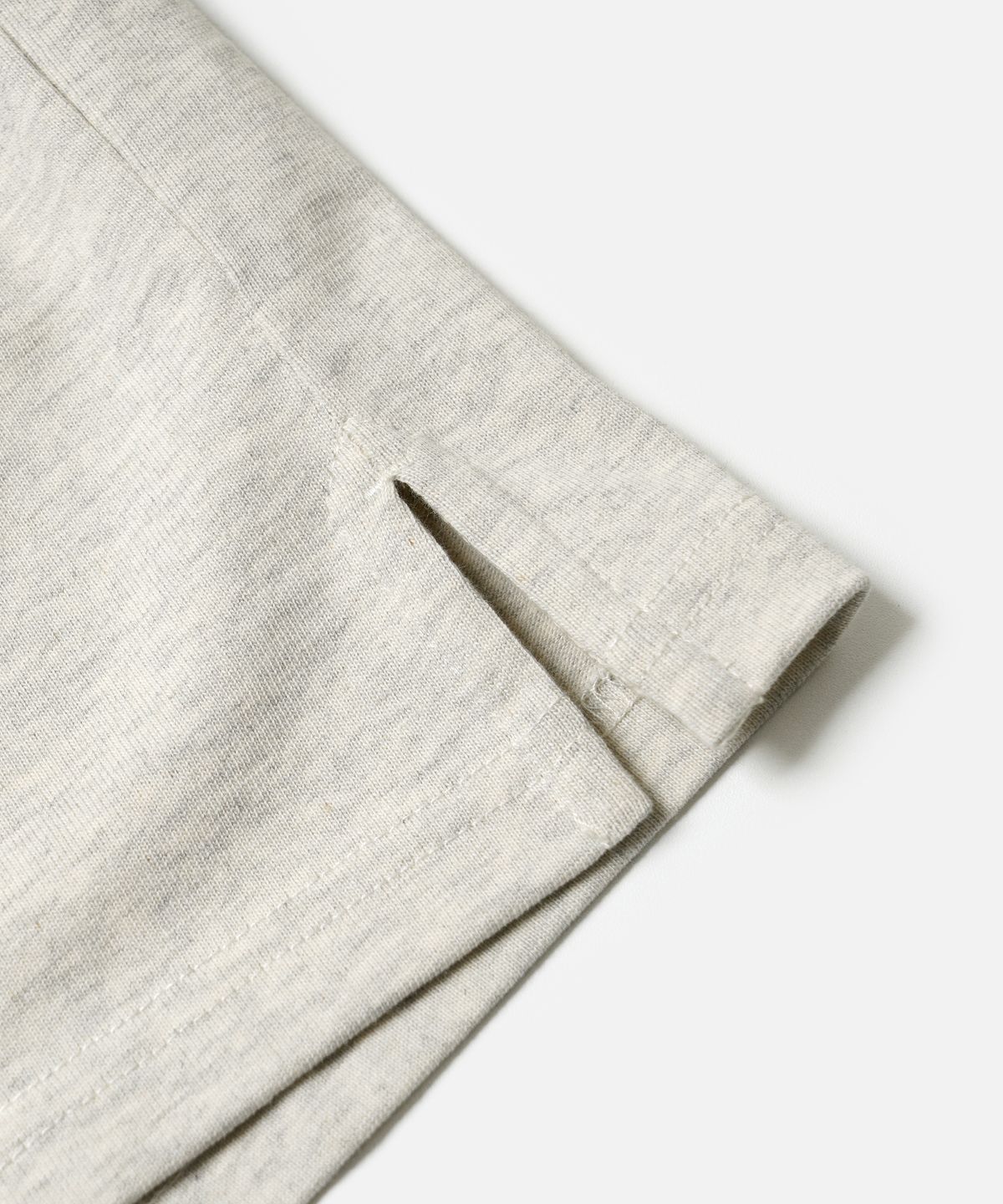 프리즘웍스(FRIZMWORKS) HORSESHOE POCKET TEE _ OATMEAL