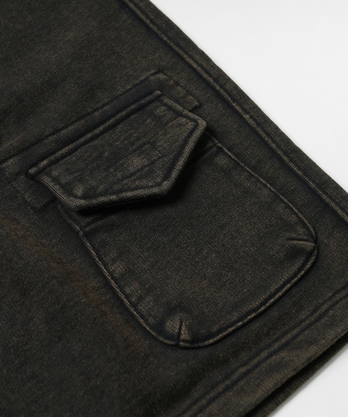 프리즘웍스(FRIZMWORKS) POUCH POCKET SWEAT SHORTS _ BLACK BROWN