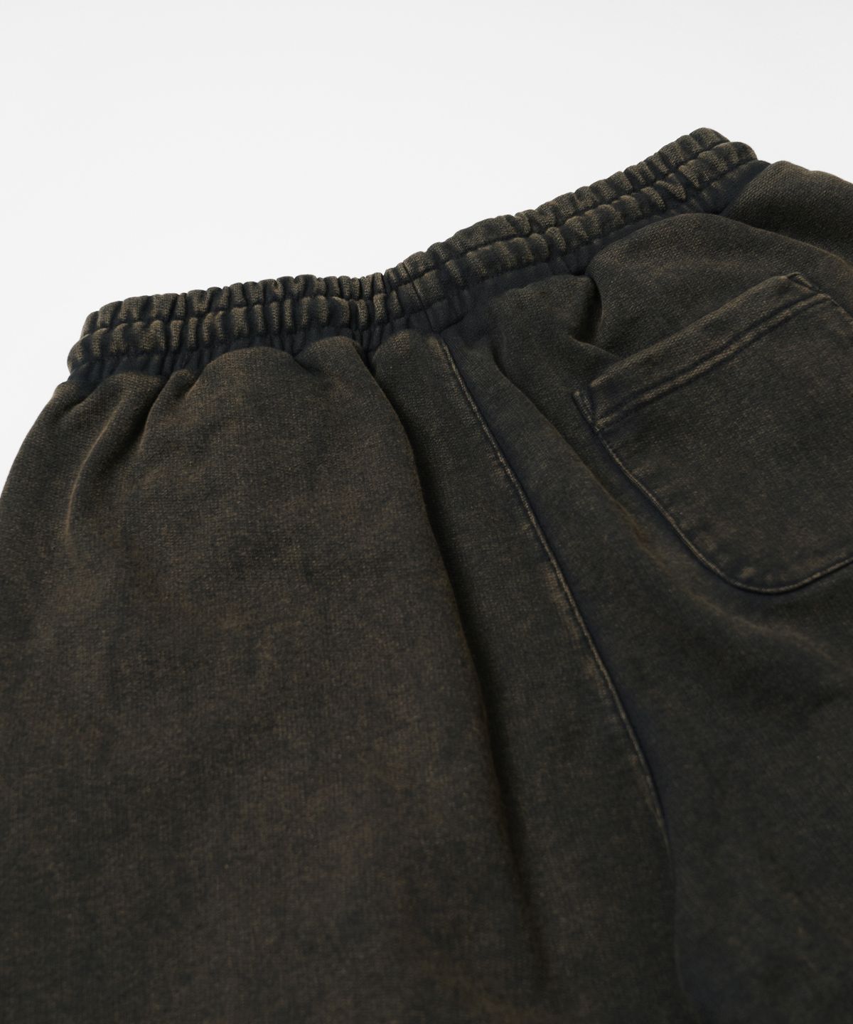 프리즘웍스(FRIZMWORKS) POUCH POCKET SWEAT SHORTS _ BLACK BROWN