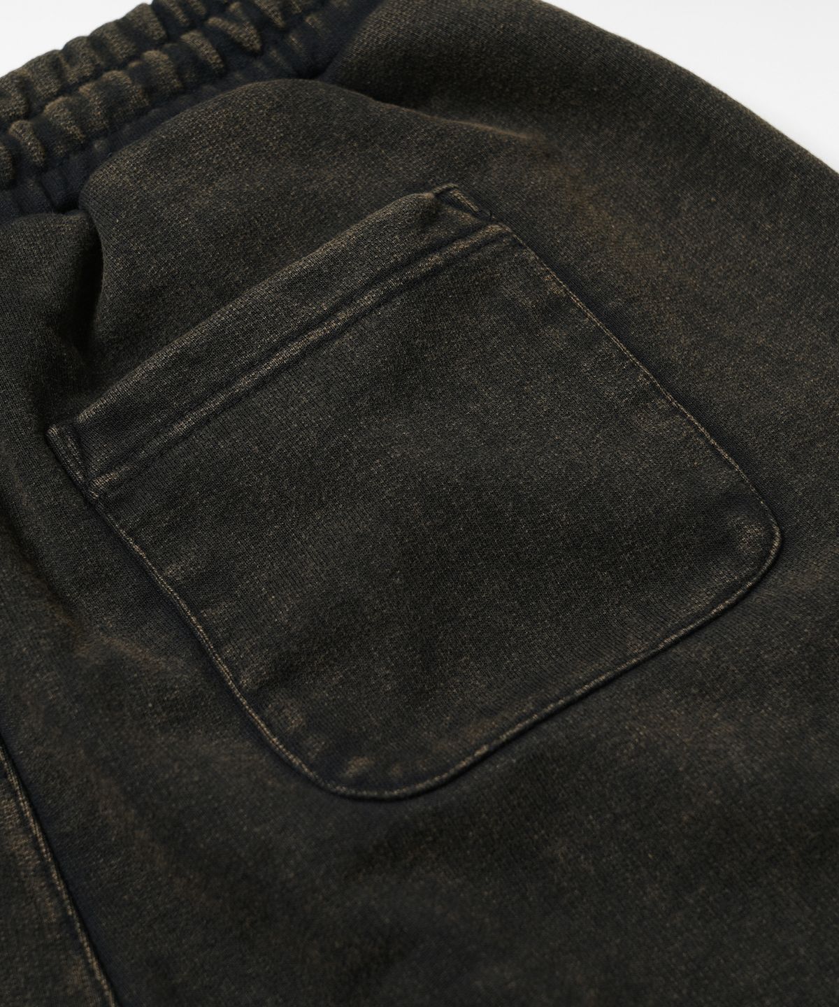 프리즘웍스(FRIZMWORKS) POUCH POCKET SWEAT SHORTS _ BLACK BROWN