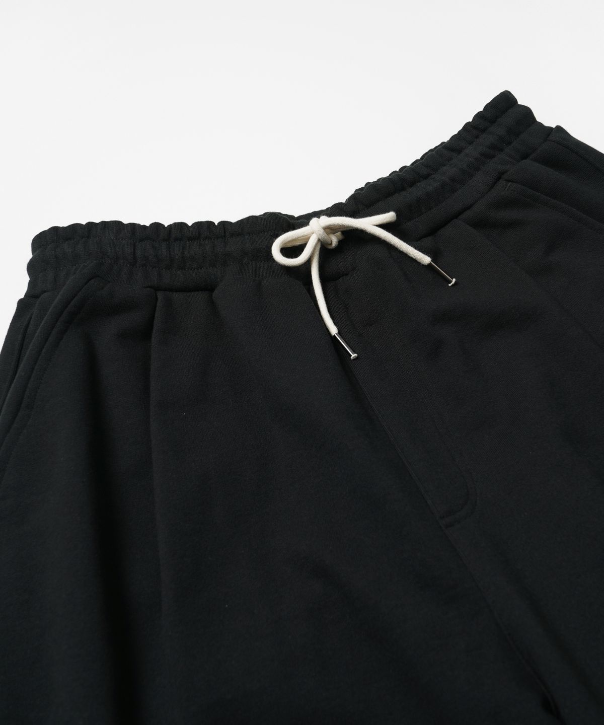 프리즘웍스(FRIZMWORKS) POUCH POCKET SWEAT SHORTS _ BLACK