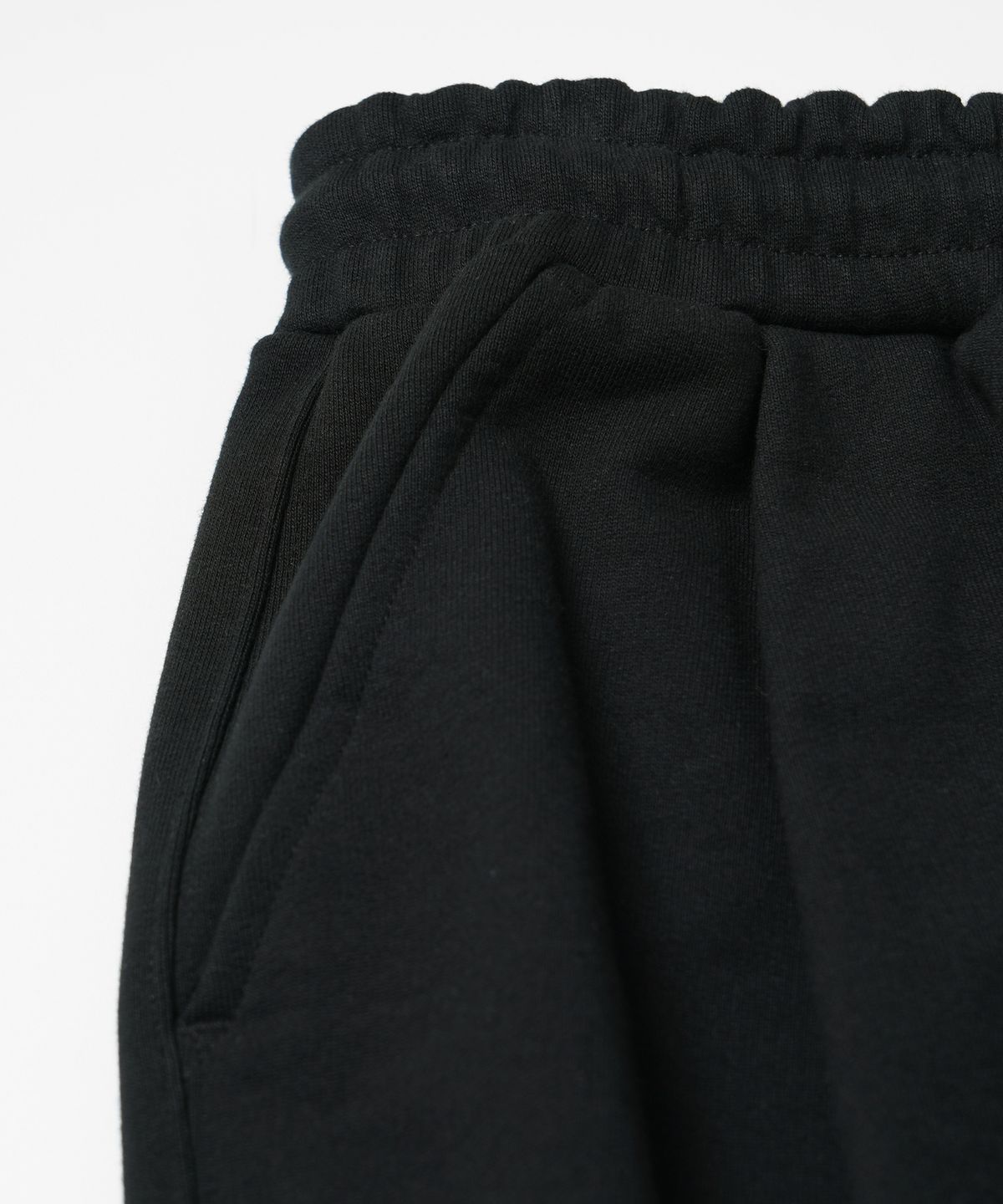 프리즘웍스(FRIZMWORKS) POUCH POCKET SWEAT SHORTS _ BLACK