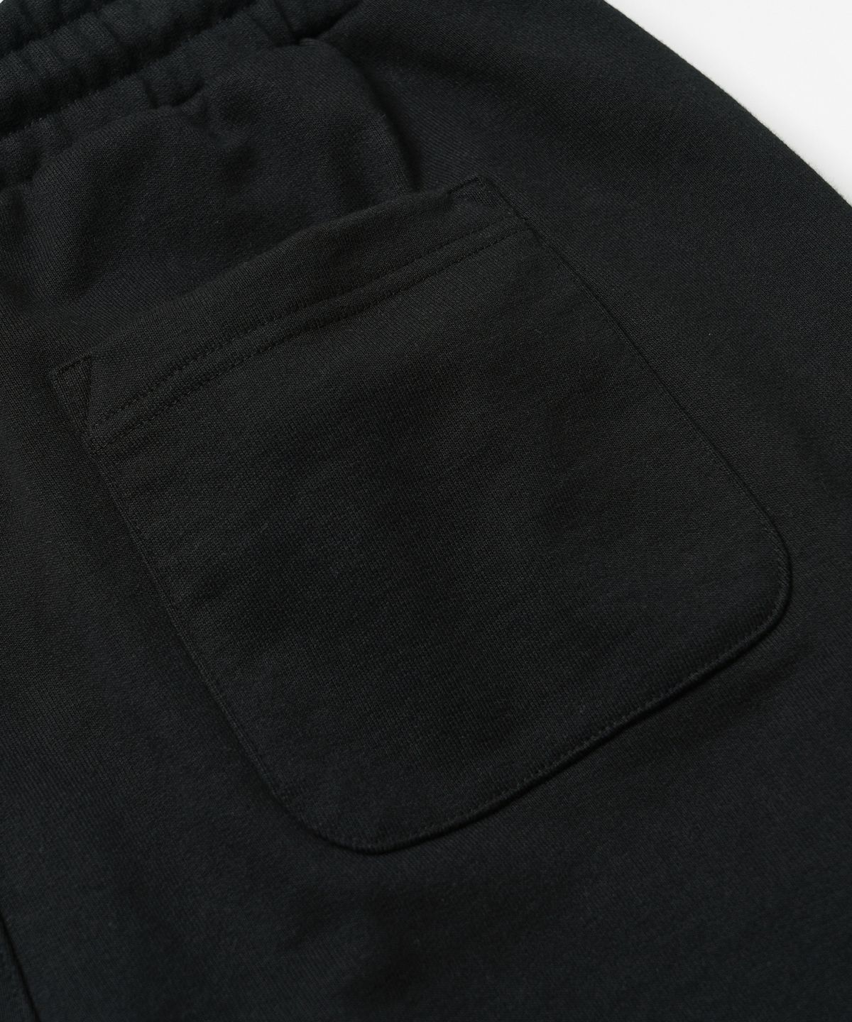 프리즘웍스(FRIZMWORKS) POUCH POCKET SWEAT SHORTS _ BLACK