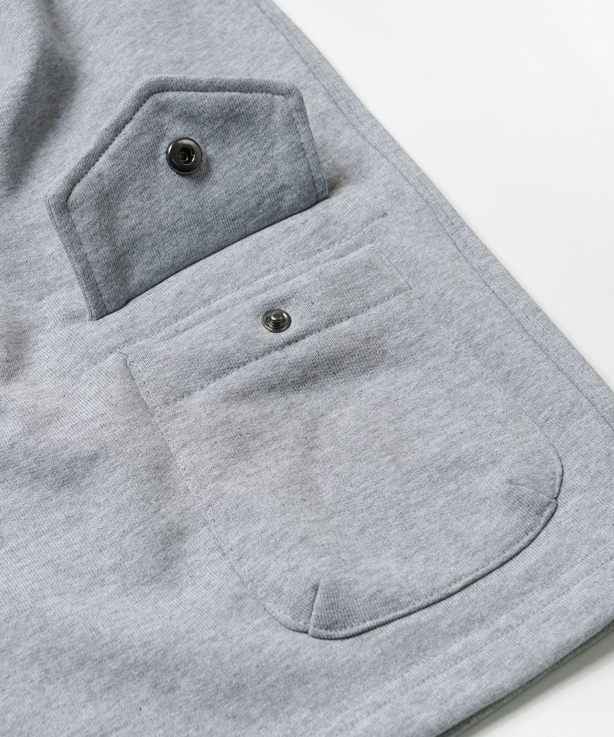 프리즘웍스(FRIZMWORKS) POUCH POCKET SWEAT SHORTS _ GRAY