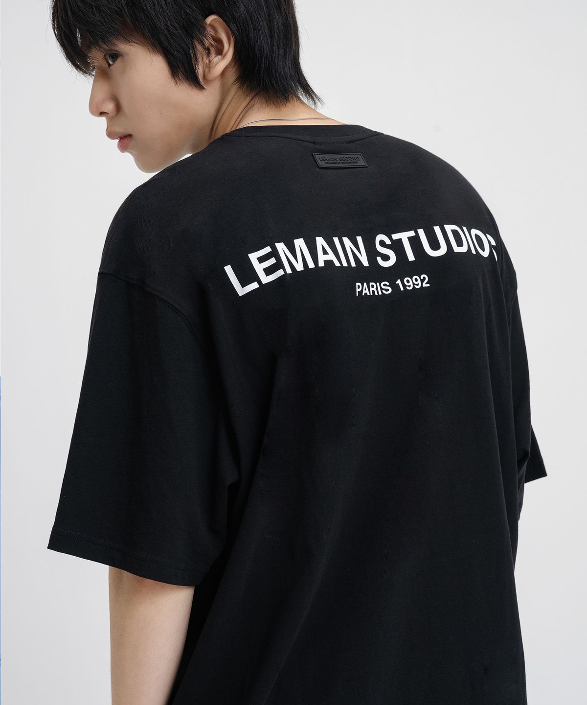 리메인세컨드(LEMAIN SECOND) 백 포인트 스튜디오 오버핏 반팔 티 [블랙]