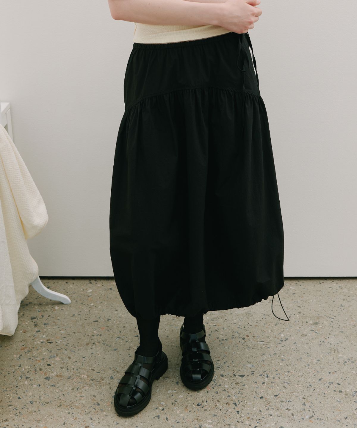 320쇼룸(320SHOWROOM) Shirring volume Stopper Skirt Black